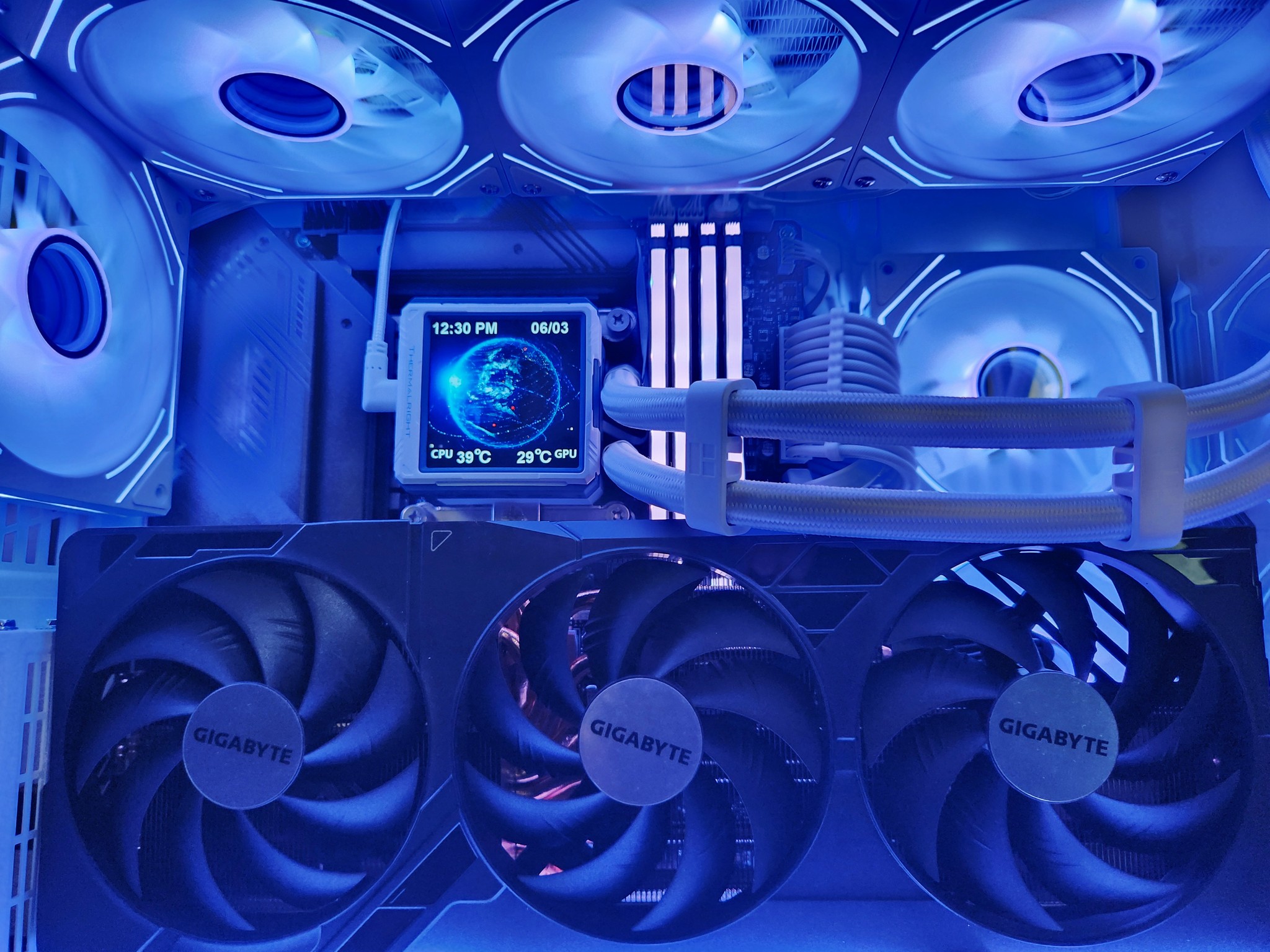 I9 13900K | RTX 4070 Ti SUPER | 32GB RAM | 4TB NVMe / SSD | WiFI + BT | WINDOWS 11 PRO