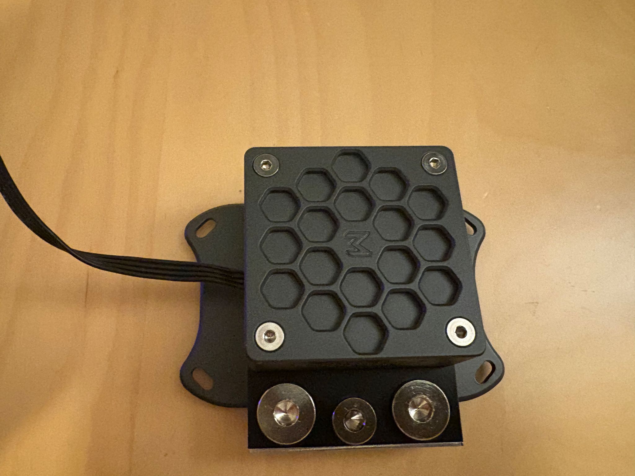 Modultra LOBO acetal pump block w/ emitter heatsink and EK DDC 4.1 for AM5