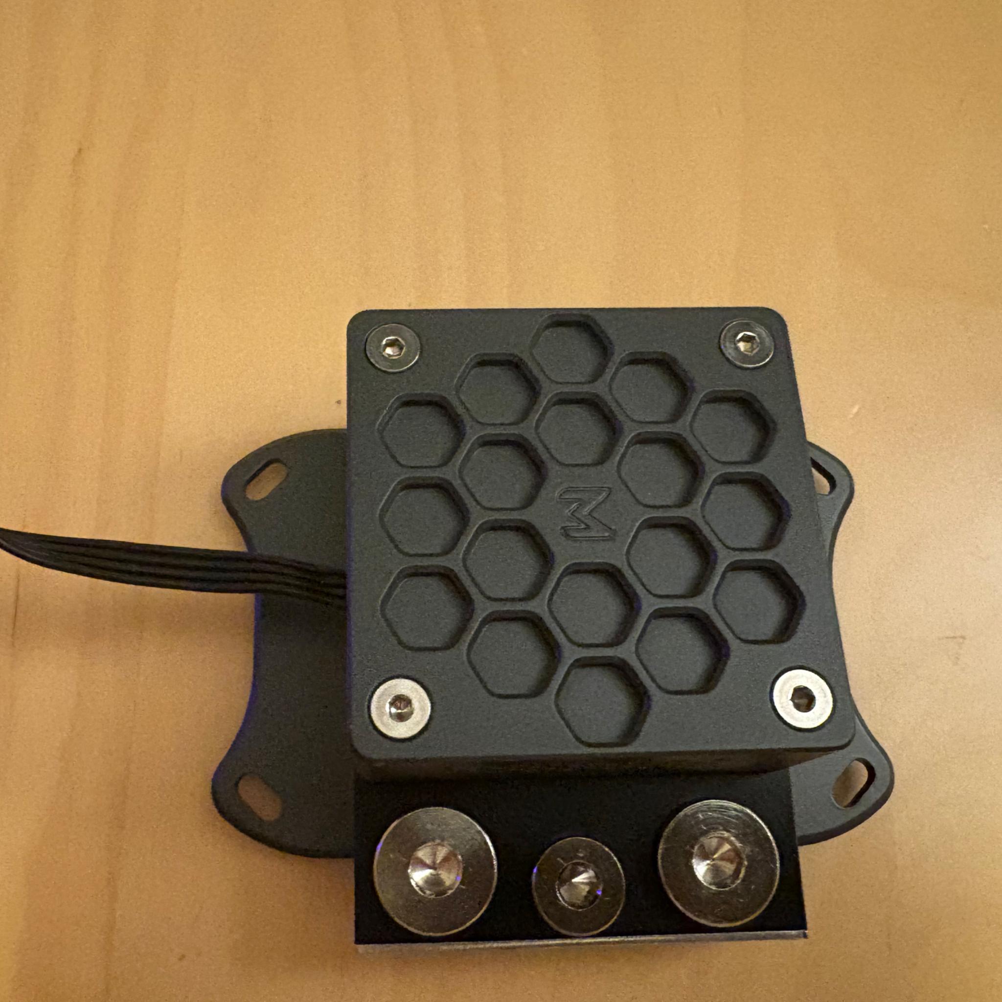 Modultra LOBO acetal pump block w/ emitter heatsink and EK DDC 4.1 for AM5