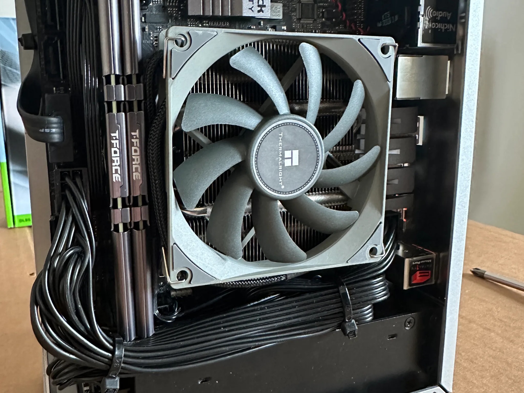 MINI GAMING PC - AMD Ryzen 5 5600X 6-Core + NVIDIA RTX 4060 8GB + 2TB NVME SSD + 32GB DDR4 RAM