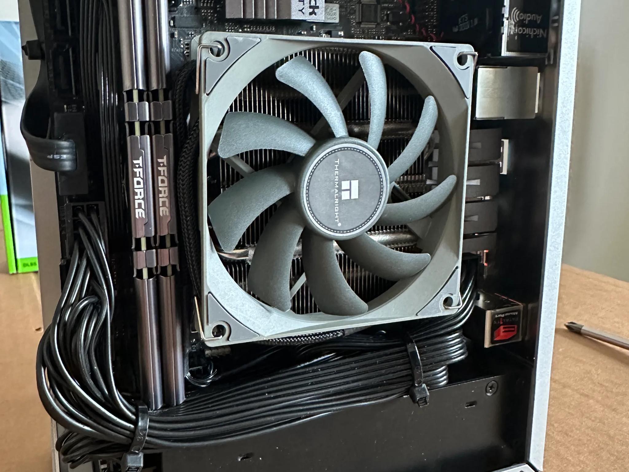 MINI GAMING PC - AMD Ryzen 5 5600X 6-Core + NVIDIA RTX 4060 8GB + 2TB NVME SSD + 32GB DDR4 RAM