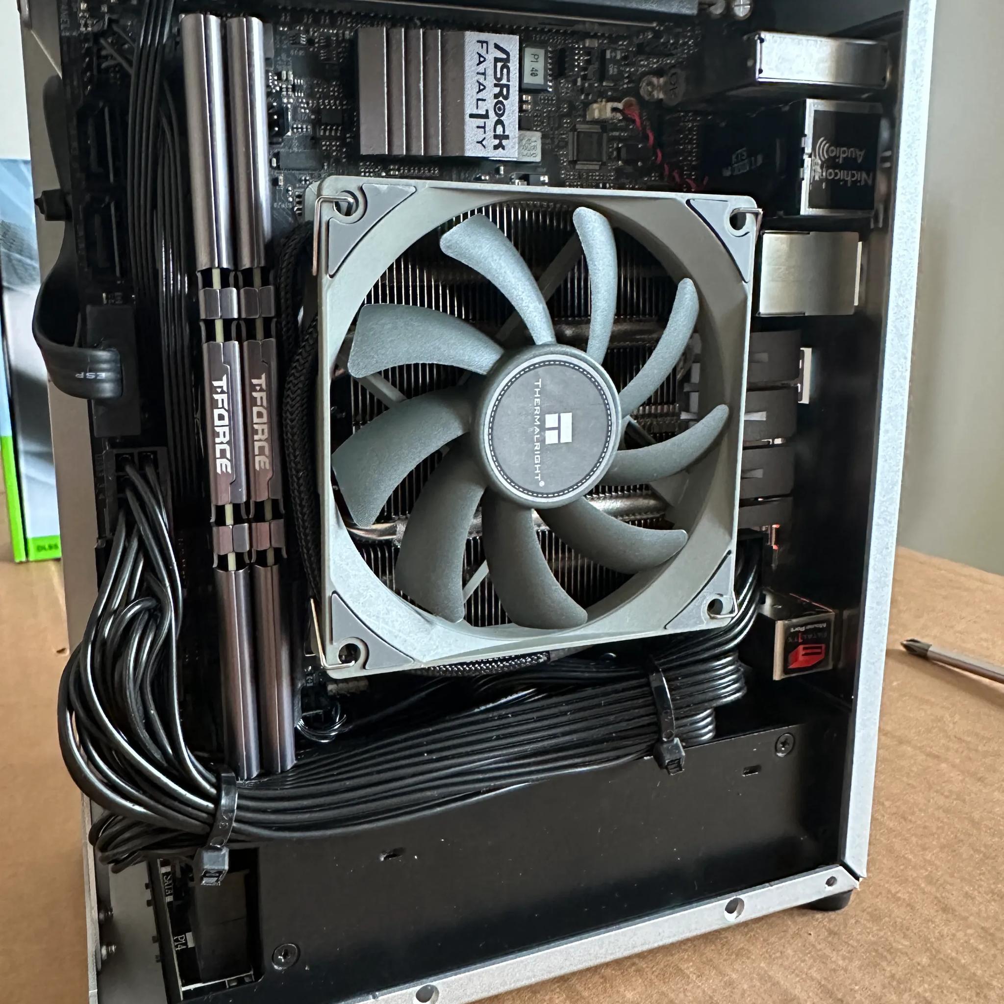 MINI GAMING PC - AMD Ryzen 5 5600X 6-Core + NVIDIA RTX 4060 8GB + 2TB NVME SSD + 32GB DDR4 RAM