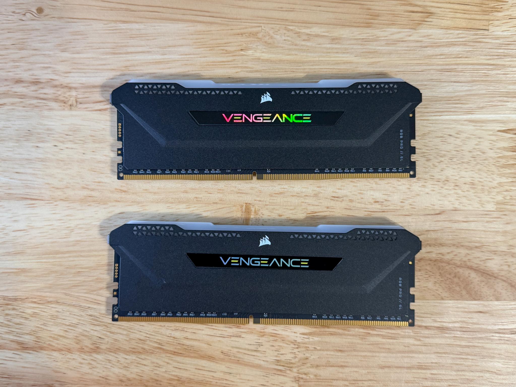 Corsair Vengeance RGB Pro SL 32 GB (2 x 16 GB) DDR4-3600 CL18