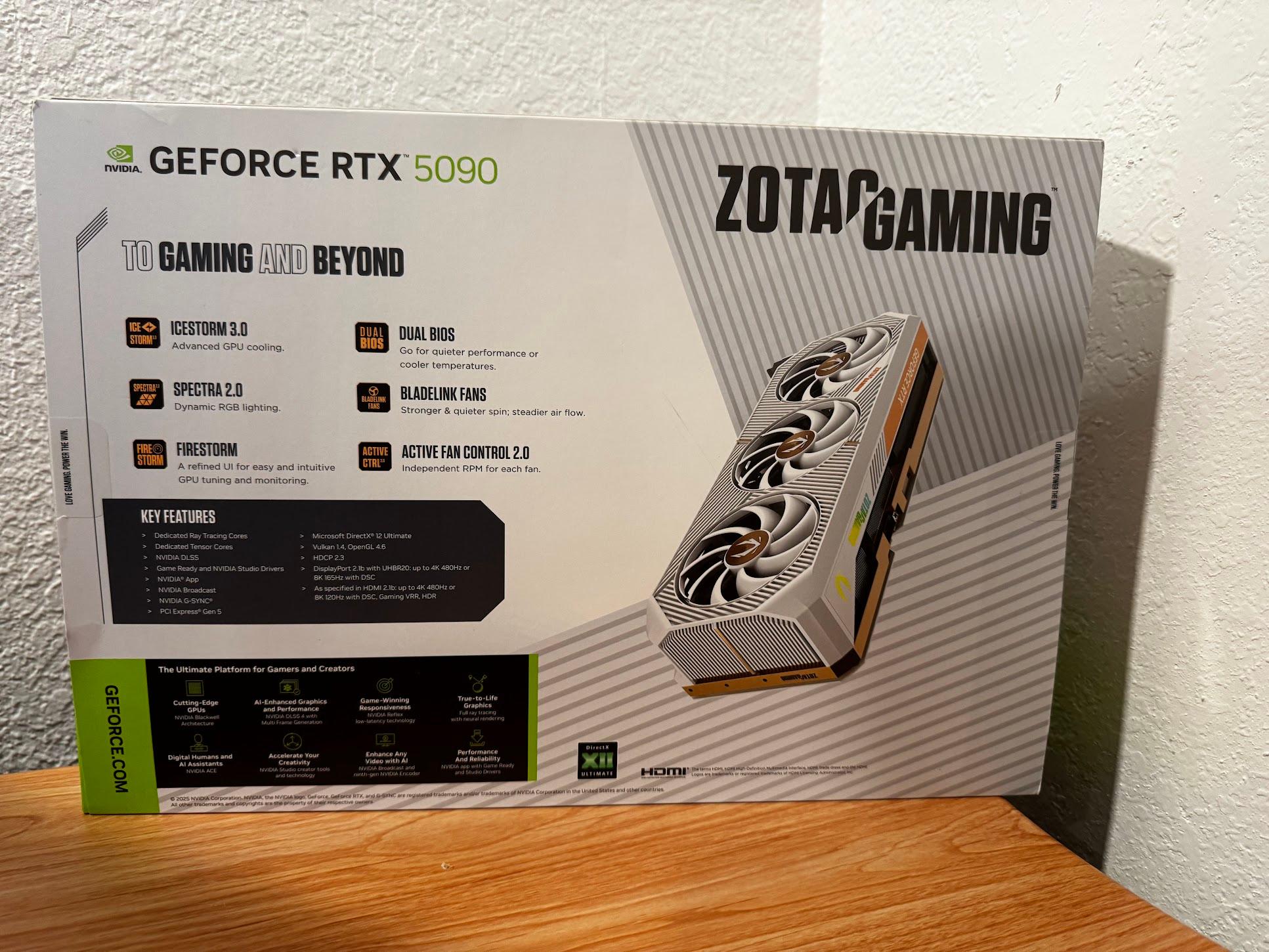ZOTAC GAMING GeForce RTX 5090 SOLID OC White Edition