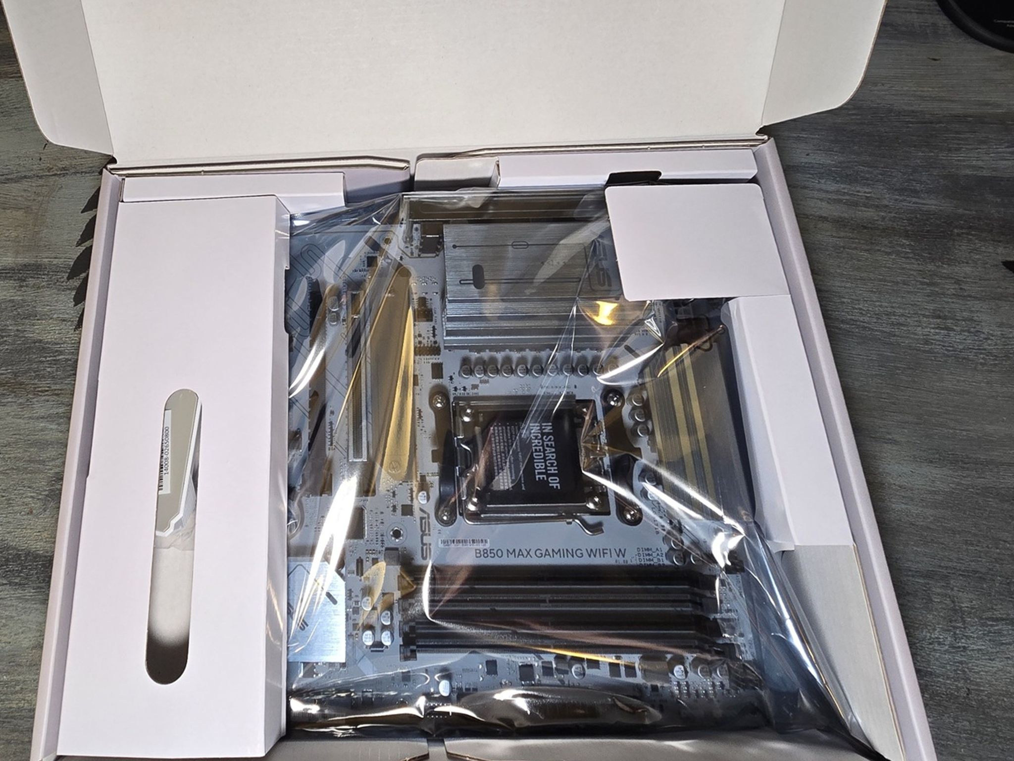 *New In Box* Asus B850 MAX Wifi W