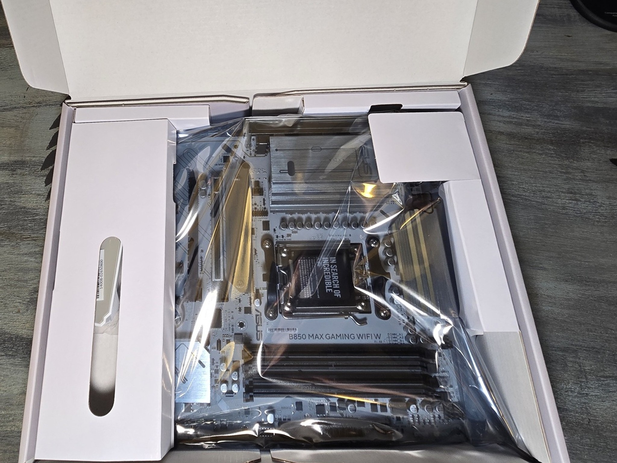 *New In Box* Asus B850 MAX Wifi W