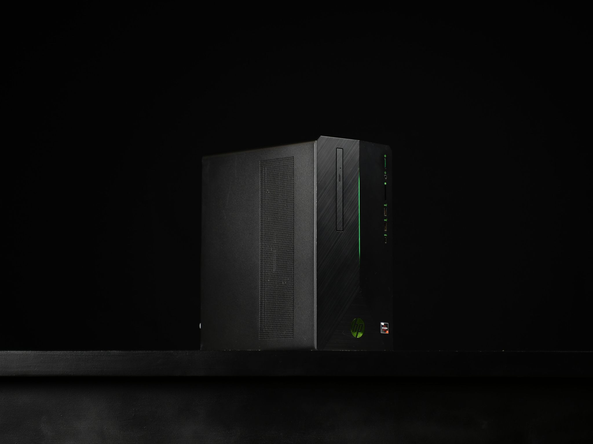 \ HP-01 / Radeon RX 550 AMD Ryzen 7 1700  .9TB Windows 11 8GB Gaming PC