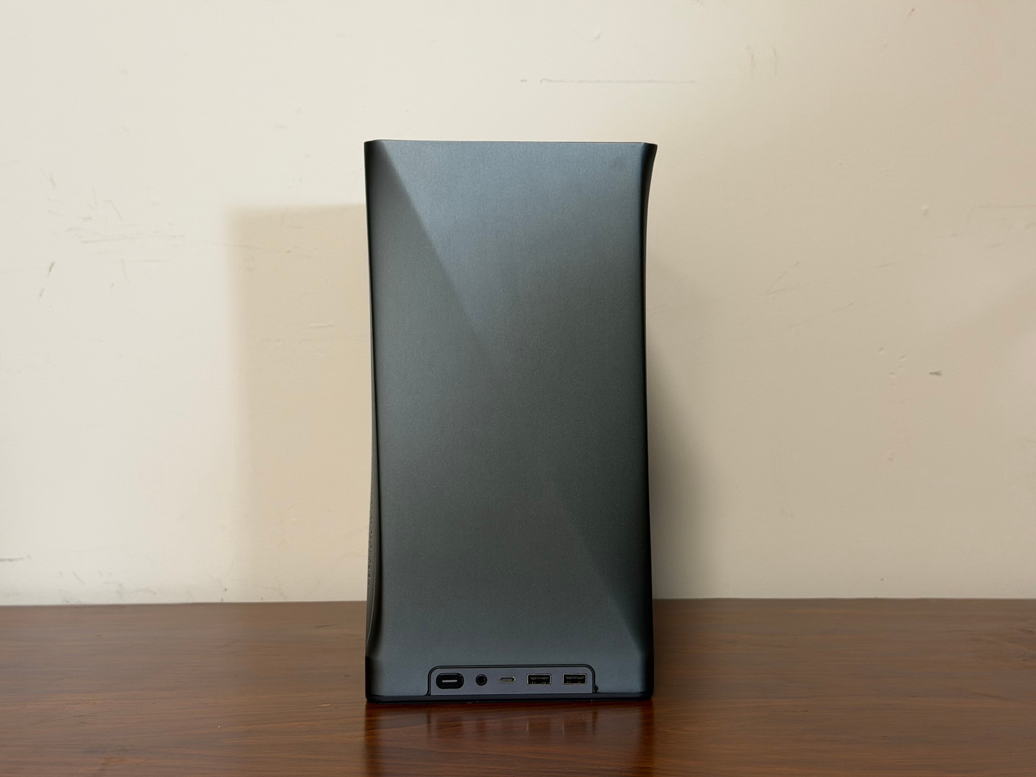 RTX 5070 | Ryzen 5 7600X | 16GB DDR5-6000 | A620I Mini-ITX | 1TB SSD | 700W SFF PSU