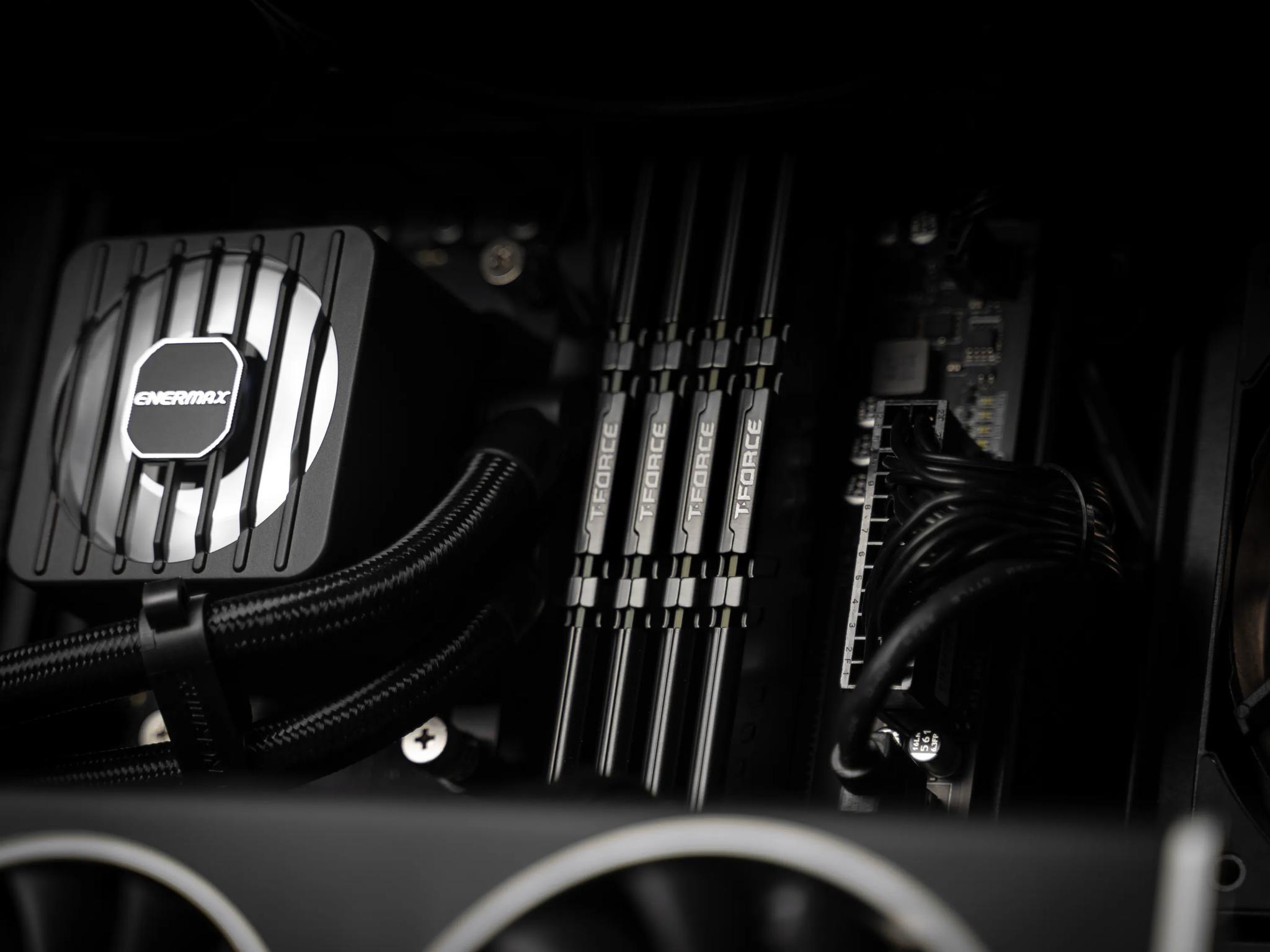 “DeuxDarc-F” RX 7800 XT Ryzen 7 32GB Windows 11 Pro 2TB Gaming PC Powerhouse