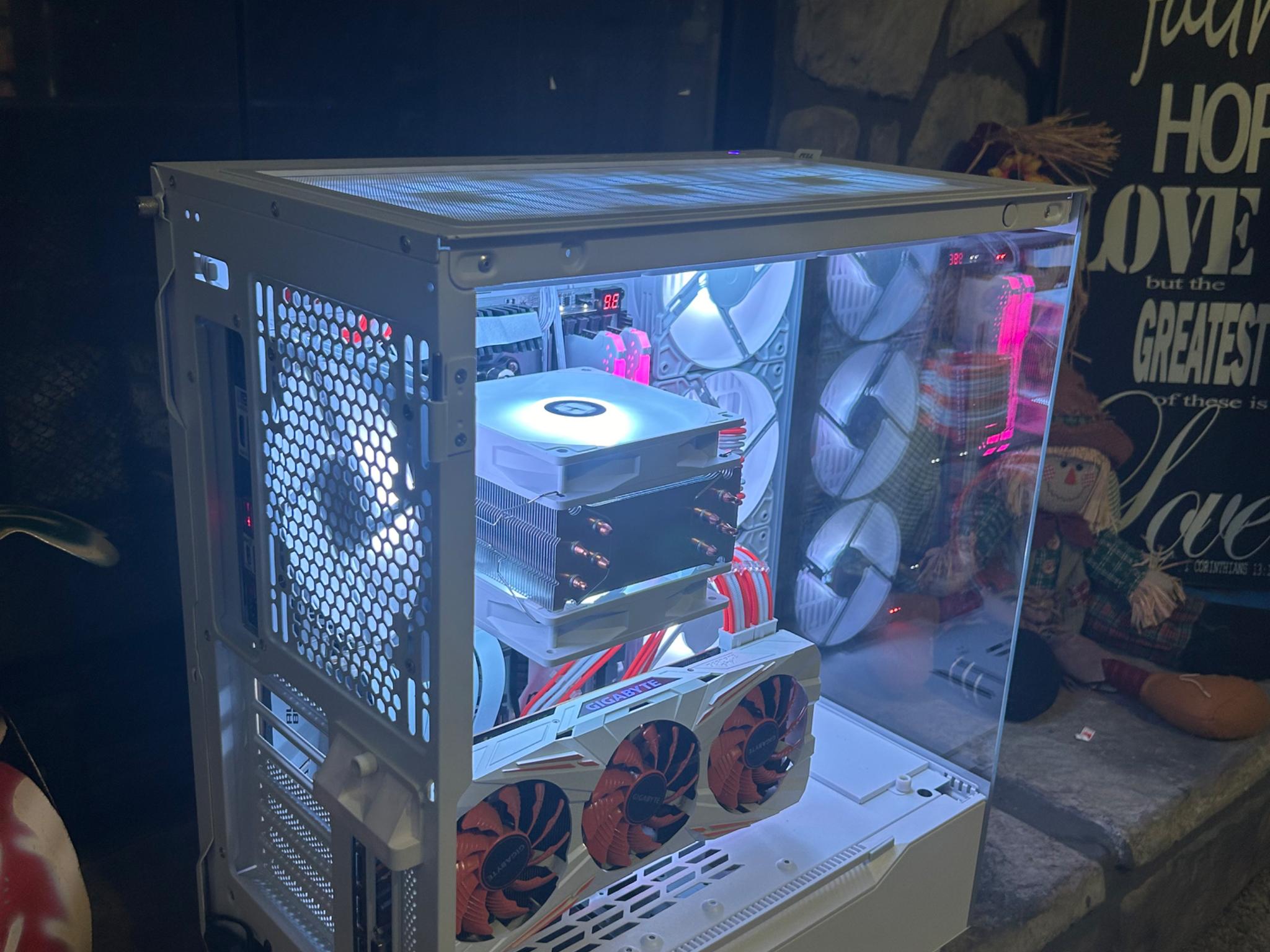 ALL WHITE! 1080 ti, 3500x, 16gb, 1TB ssd all white gaming pc