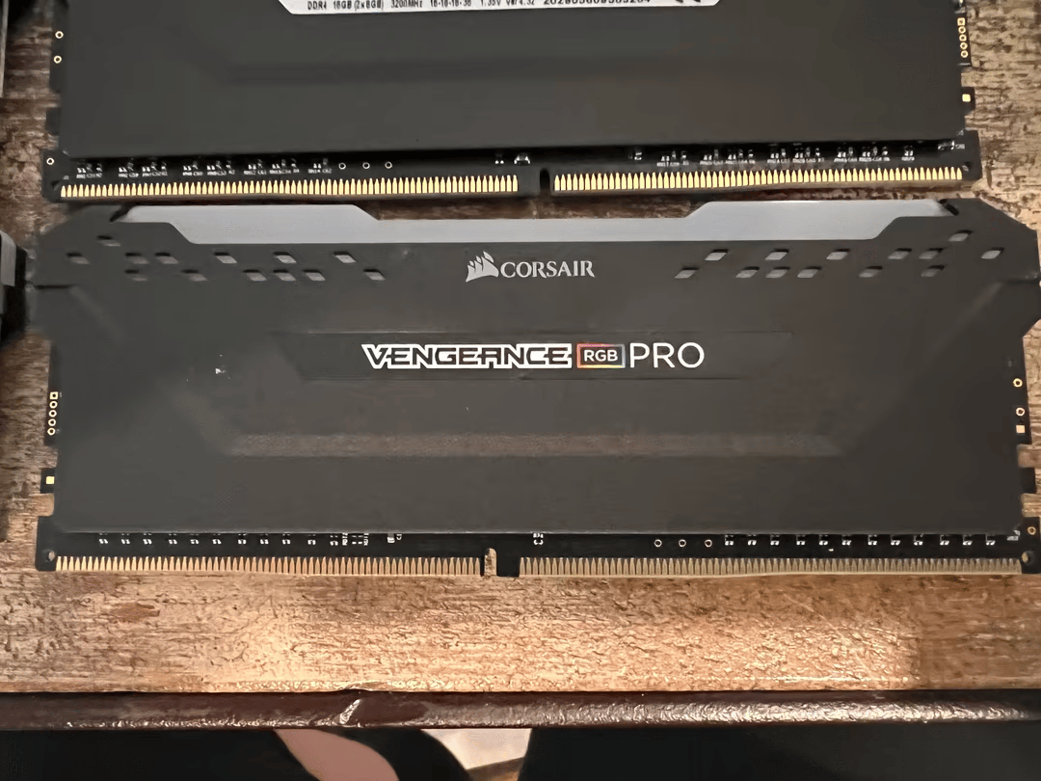 Corsair Vengeance Pro 16 RGB GB (2 x 8 GB) DDR4-3200 CL16 - 64GB Total