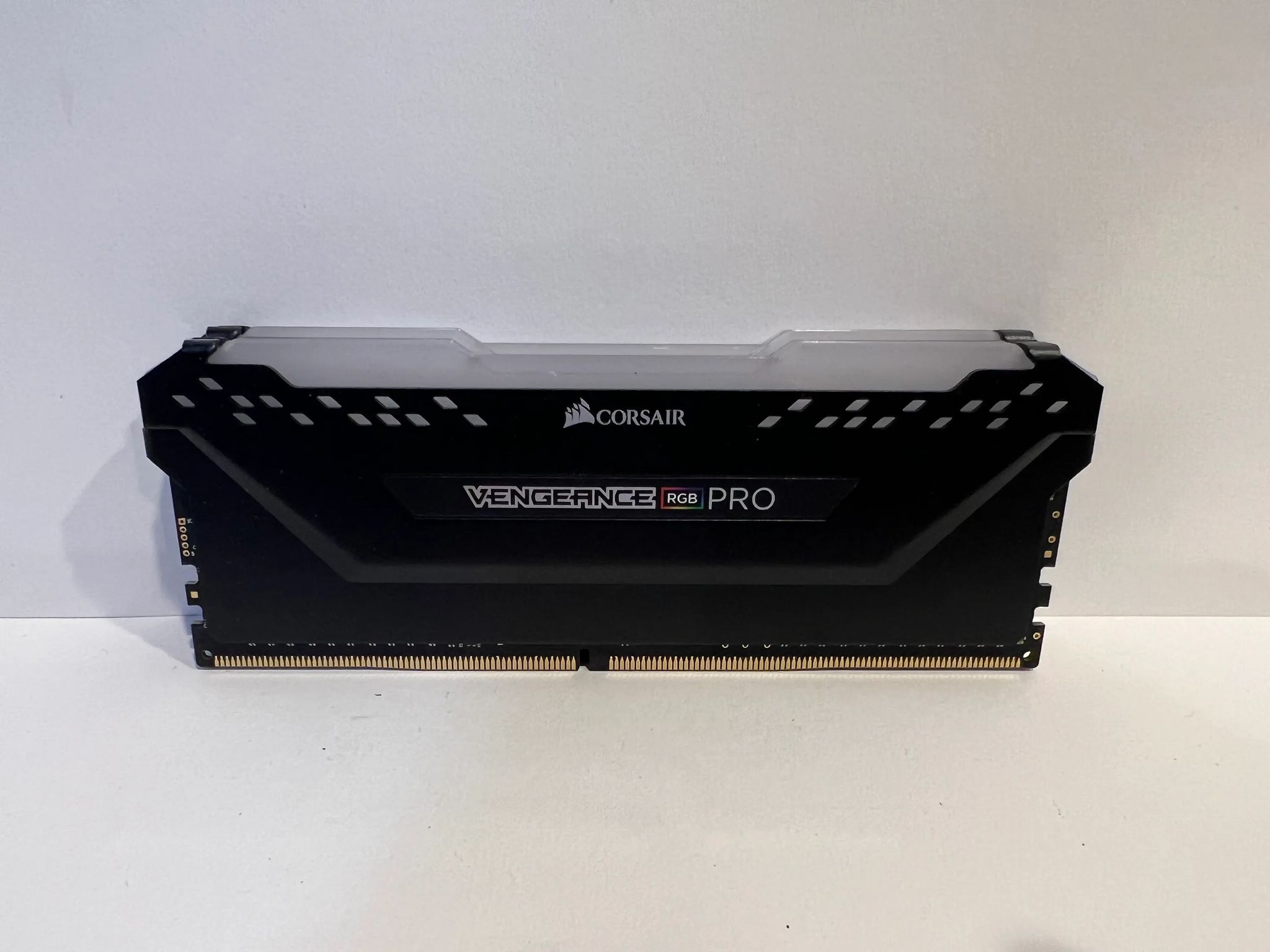 32GB DDR4 RAM - Corsair RGB 3000 MHz