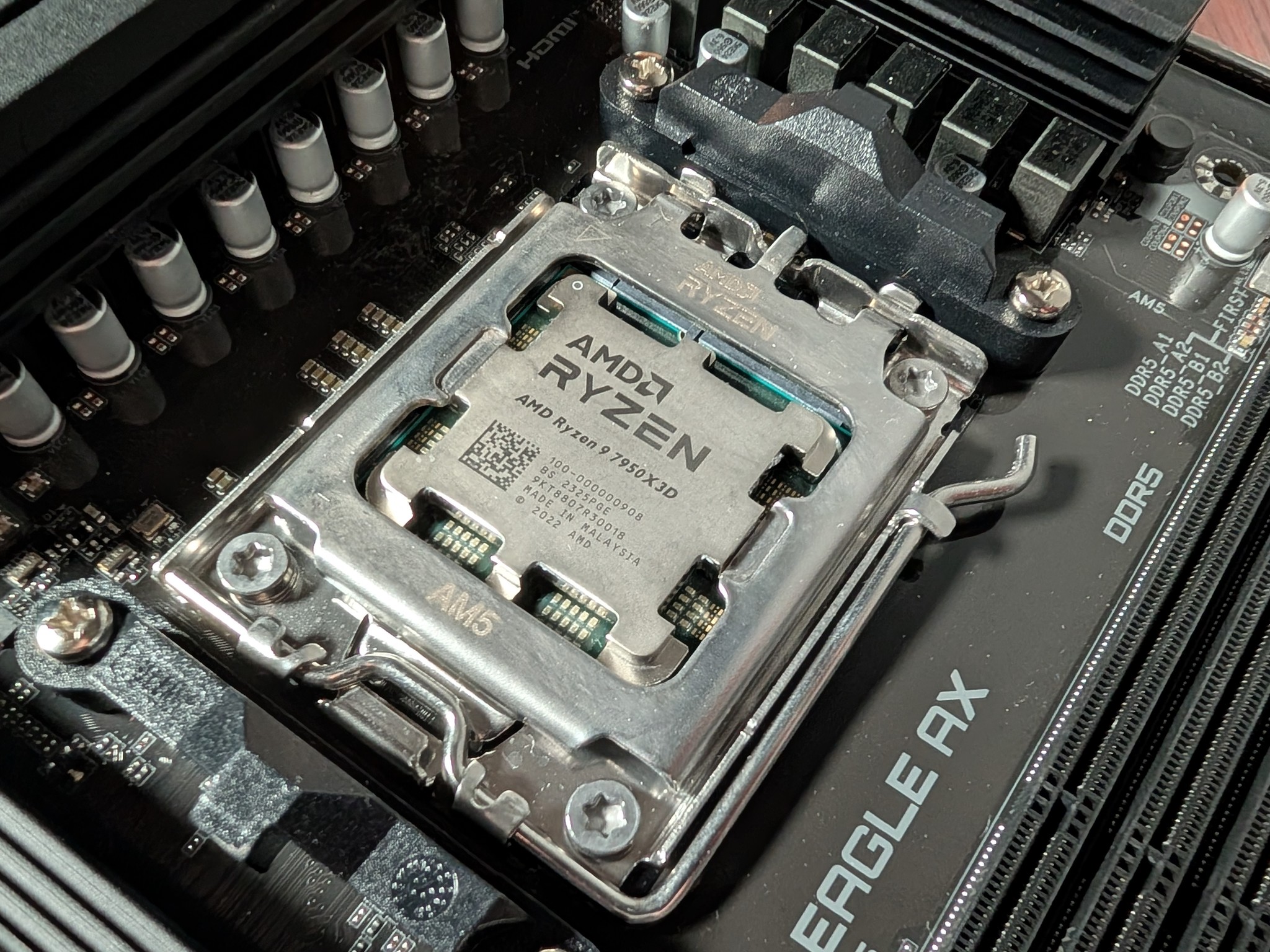 AMD Ryzen 9 7950X3D + B650 Bundle