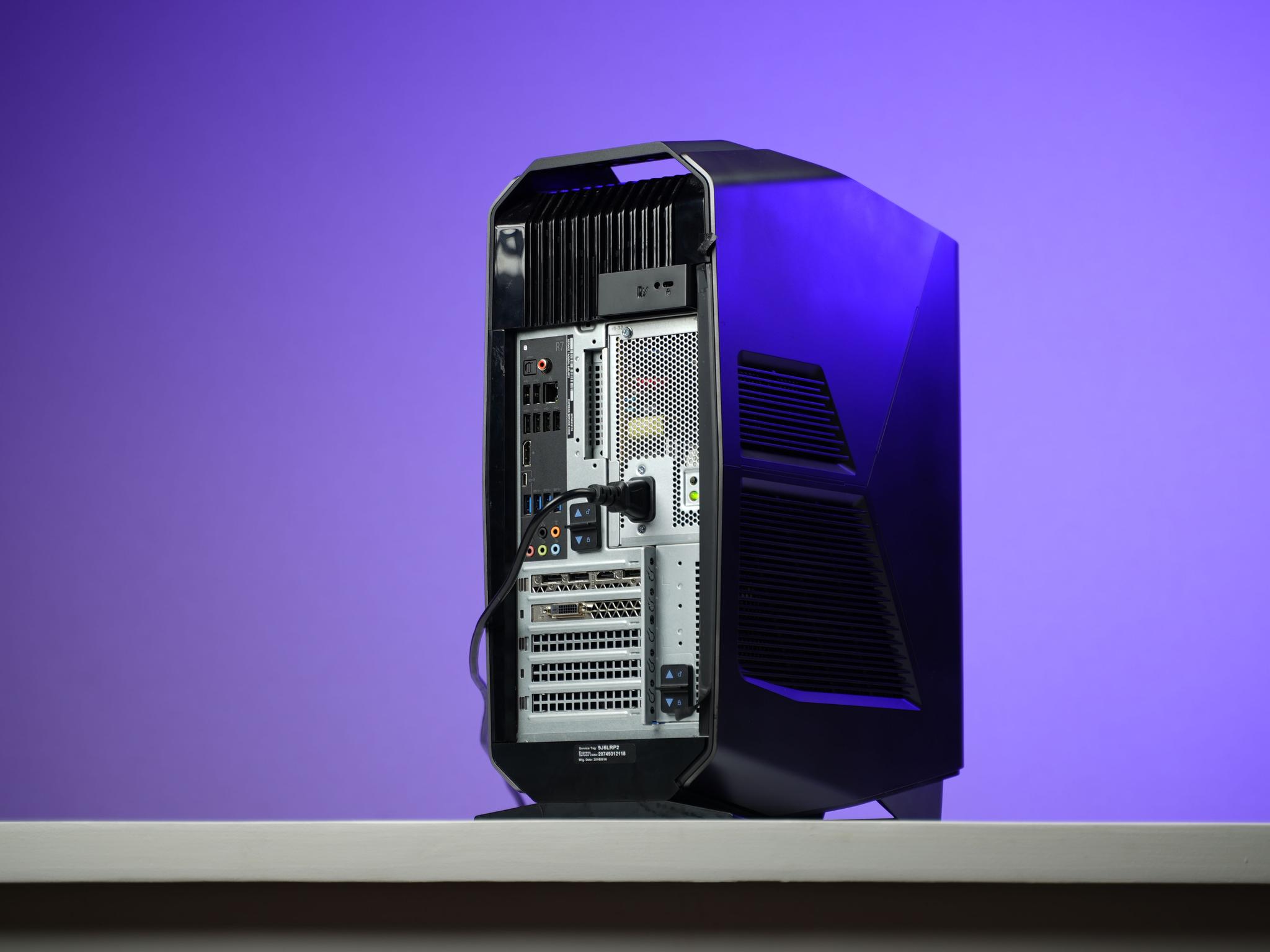 “ALIENFORM 4.7” GTX 1070 Intel Core i7 8700 16GB 1.3TB Windows 11 Gaming PC