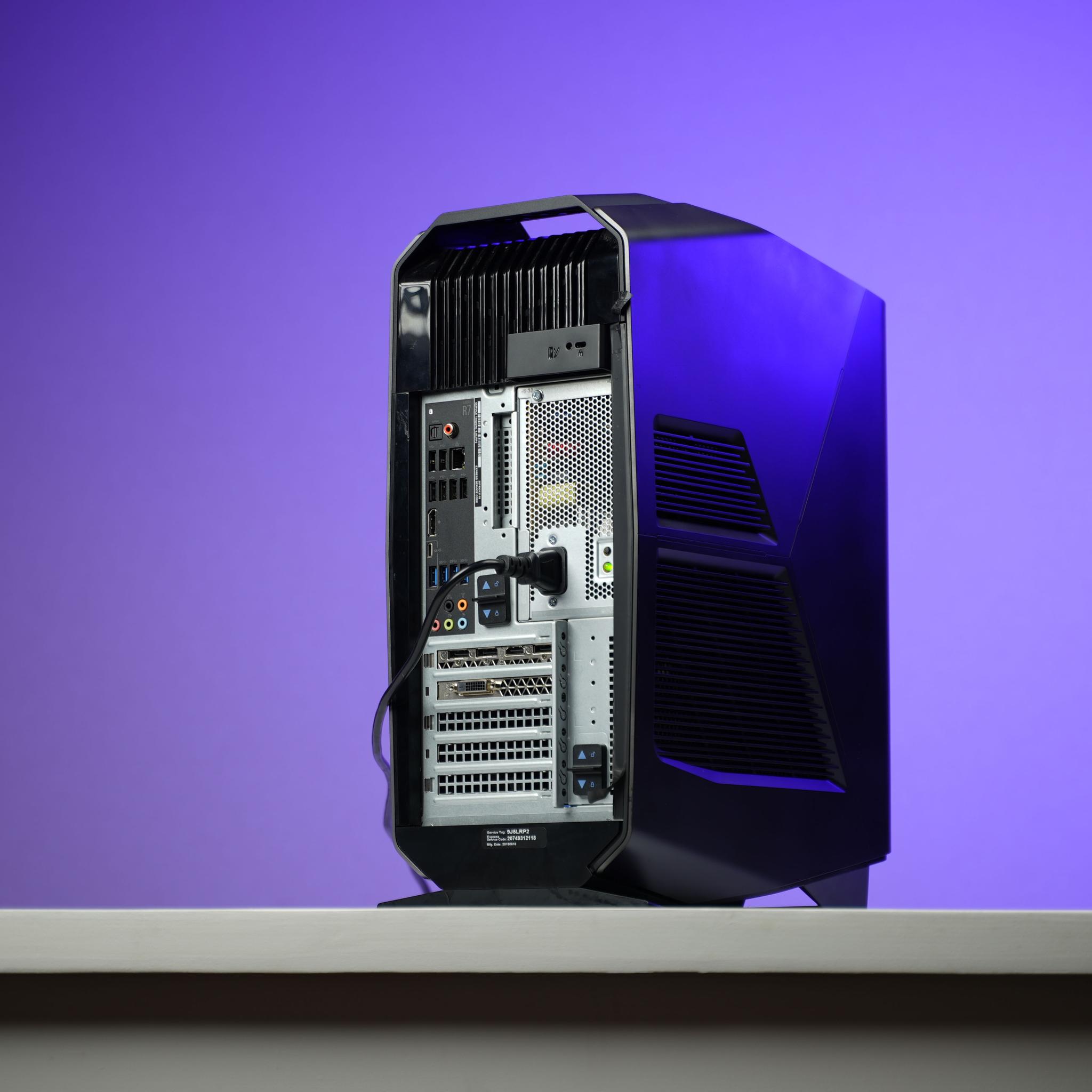 “ALIENFORM 4.7” GTX 1070 Intel Core i7 8700 16GB 1.3TB Windows 11 Gaming PC