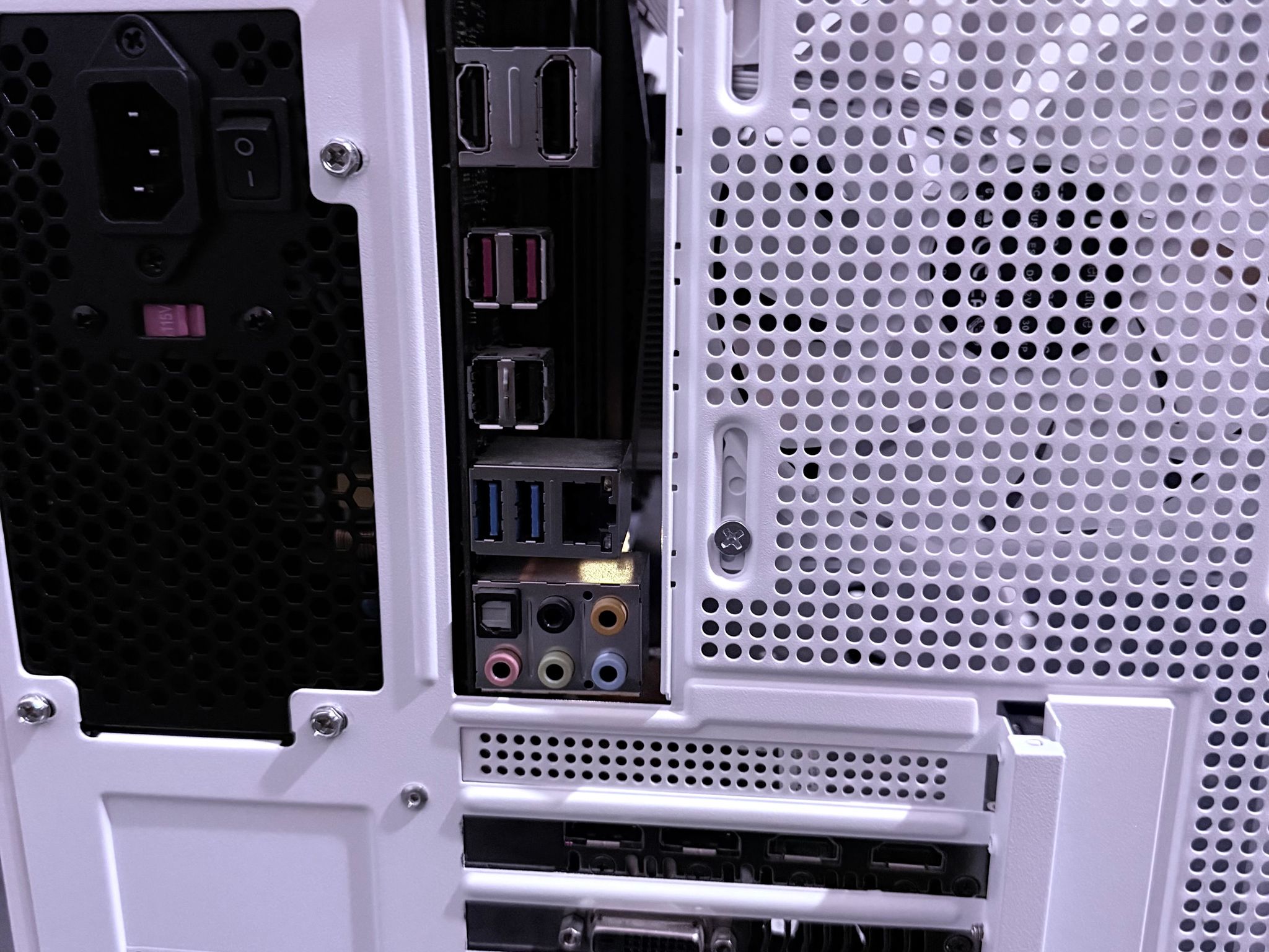 🌸"Frostwood"🌈 | 1080p Gaming | GTX 1070 Ti 8GB | Ryzen 7 1700 | 16GB Ram | 1.12TB Storage