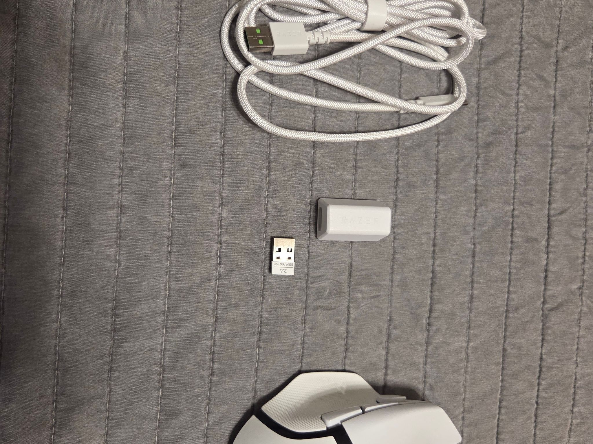 Razer Basilisk v3 pro 35k in Mercury White (Great Condition)