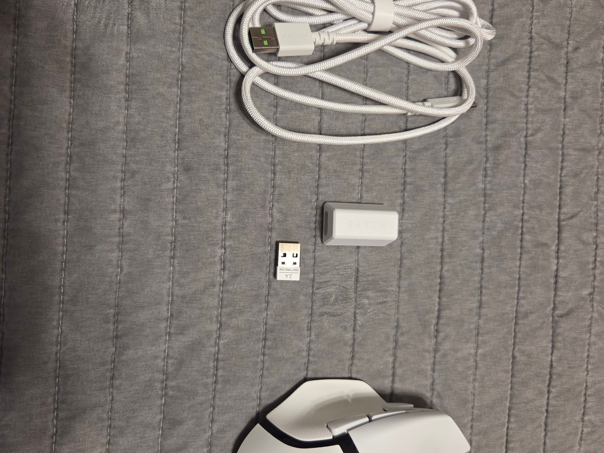 Razer Basilisk v3 pro 35k in Mercury White (Great Condition)
