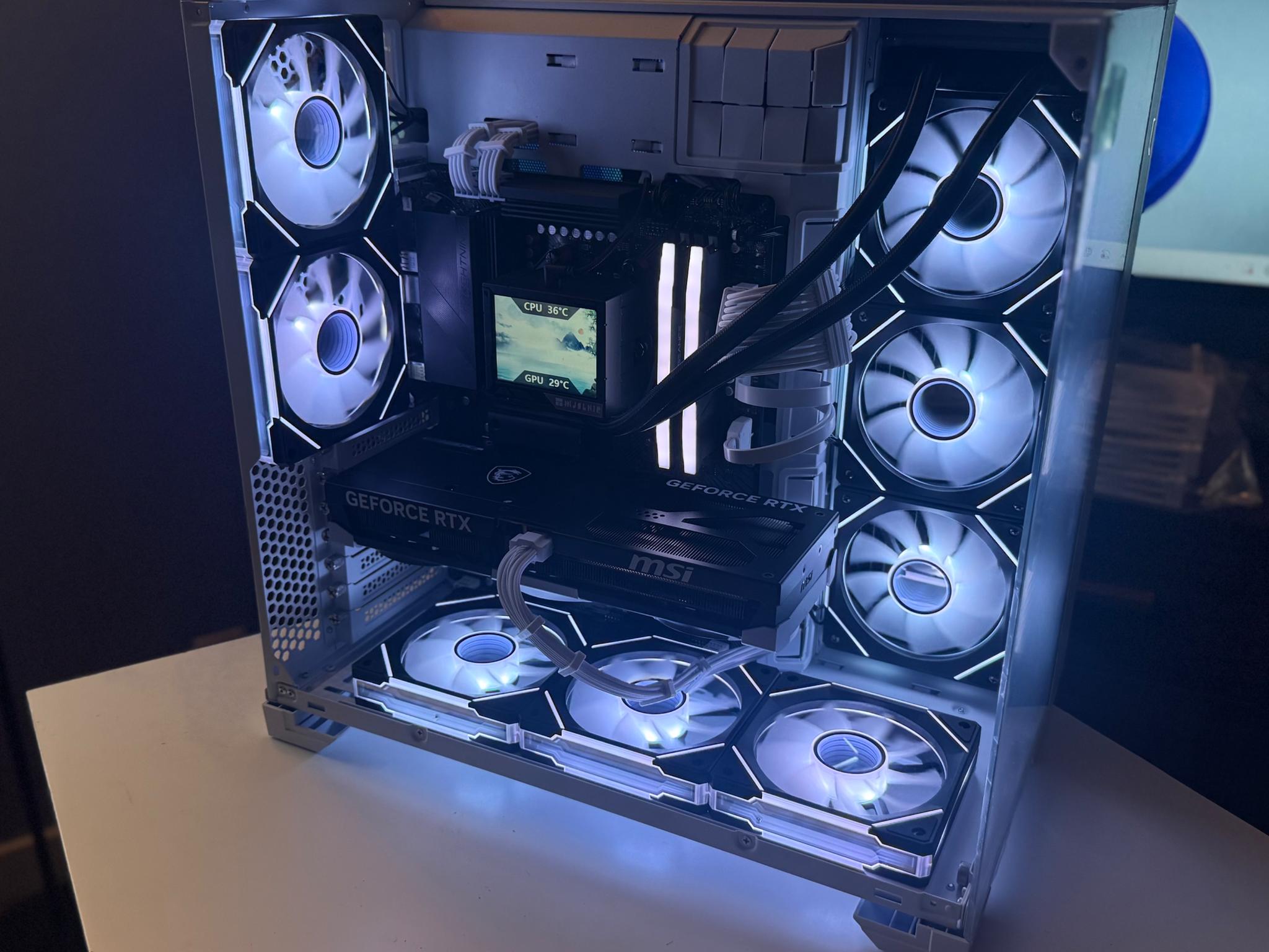 RTX 5080 | Ryzen 7 7800X3D | 2TB SSD | 32GB DDR5