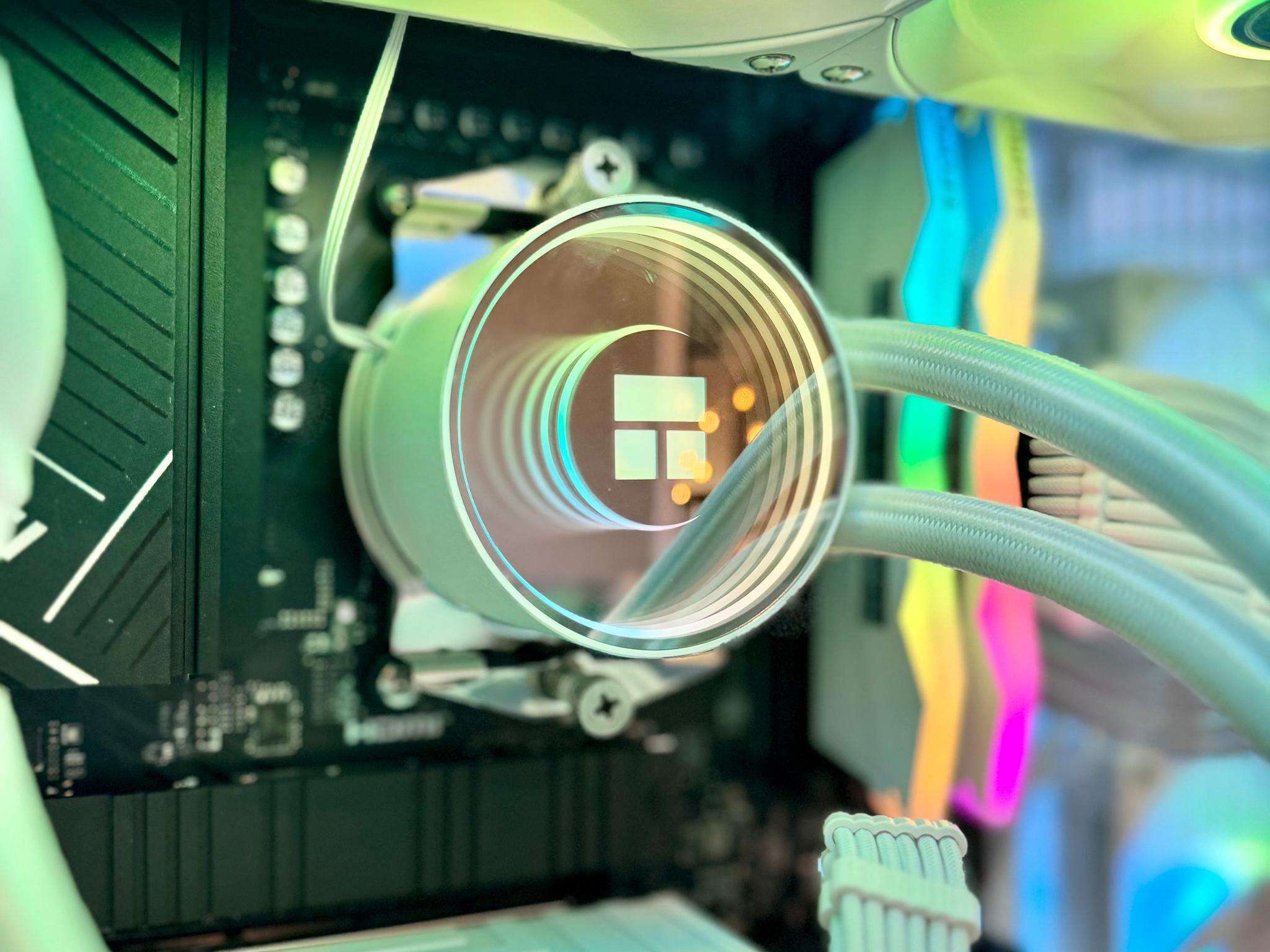 4070TI, Ryzen 7 7700x, 32GB DDR5, 2TB SSD | White 4K Gaming PC