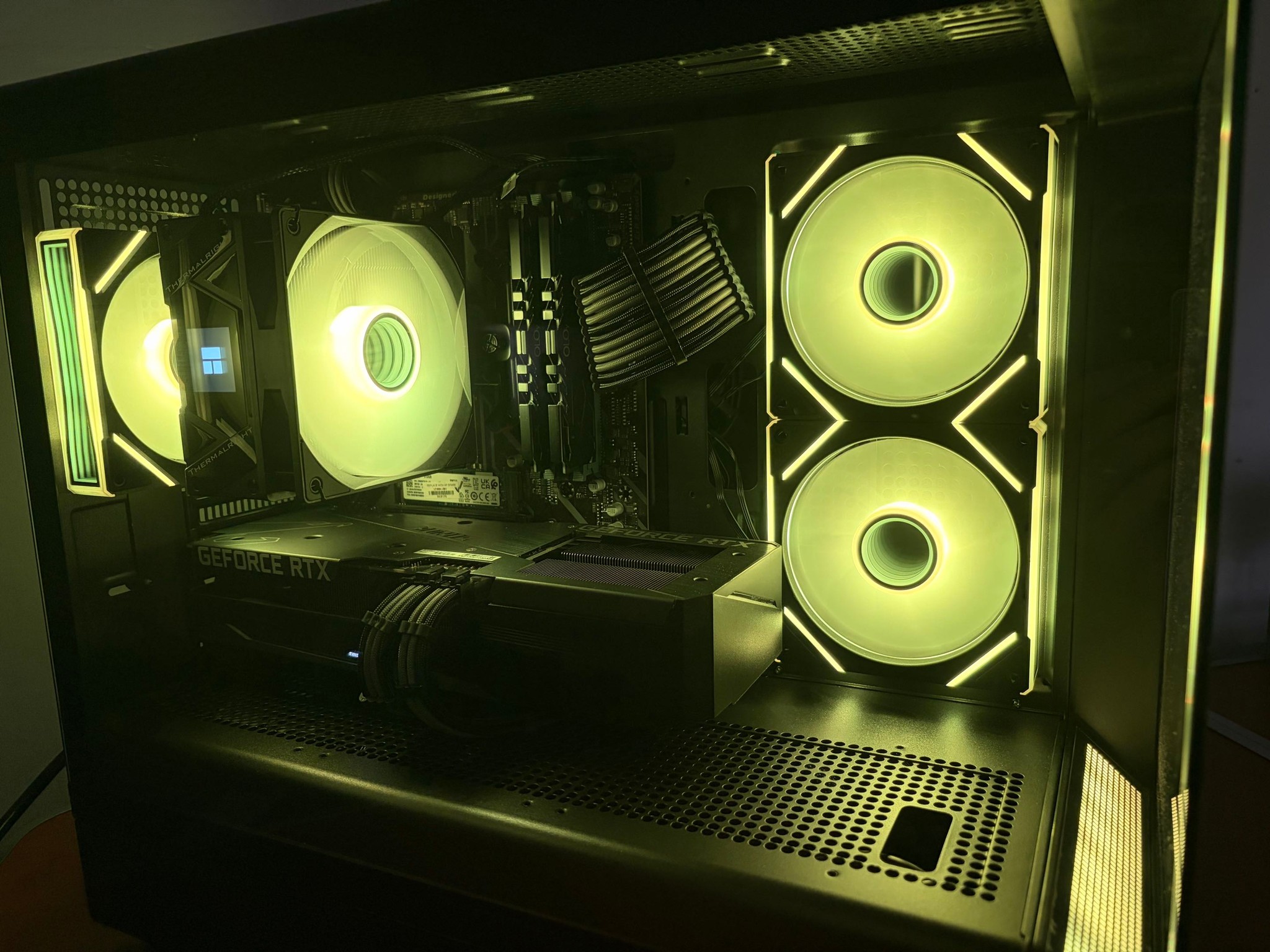 **❄️🔥 AORUS RTX 3060 ELITE 12GB + Ryzen 7 3700X | 16GB OLOy 3000MHz | 2.5TB Blackout Gaming PC 🔥❄️**