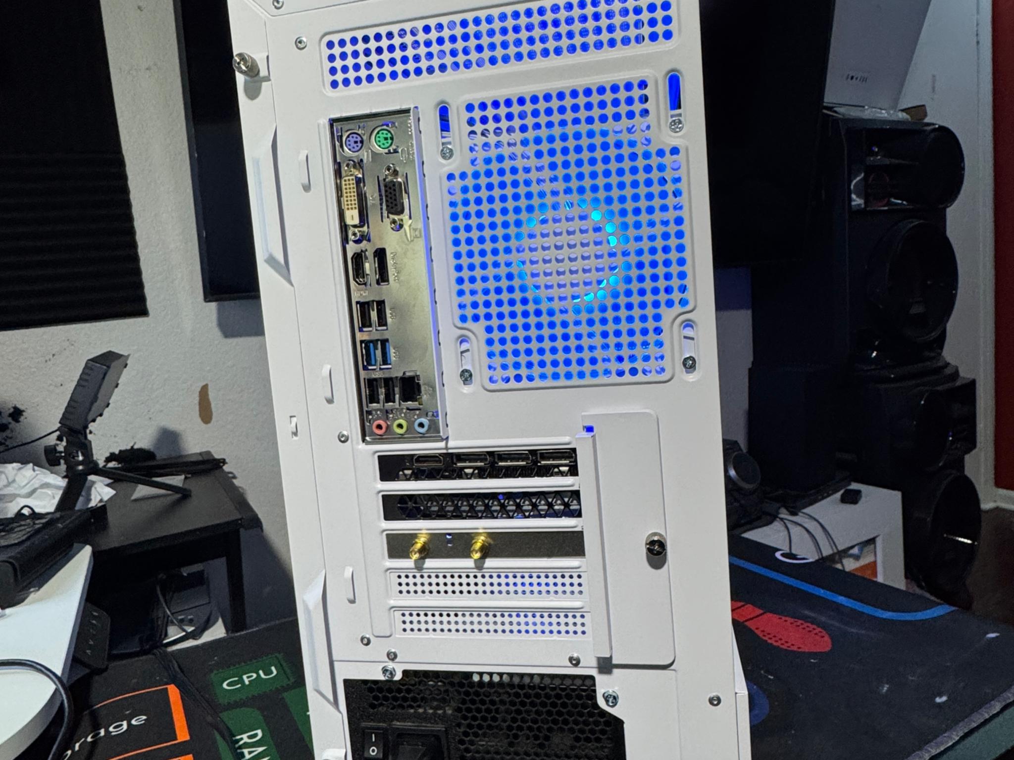 White RTX Fishtank GaminG PC | RTX 3060 12GB | i5 12400F | 16GB DDR4 | 512GB NvMe