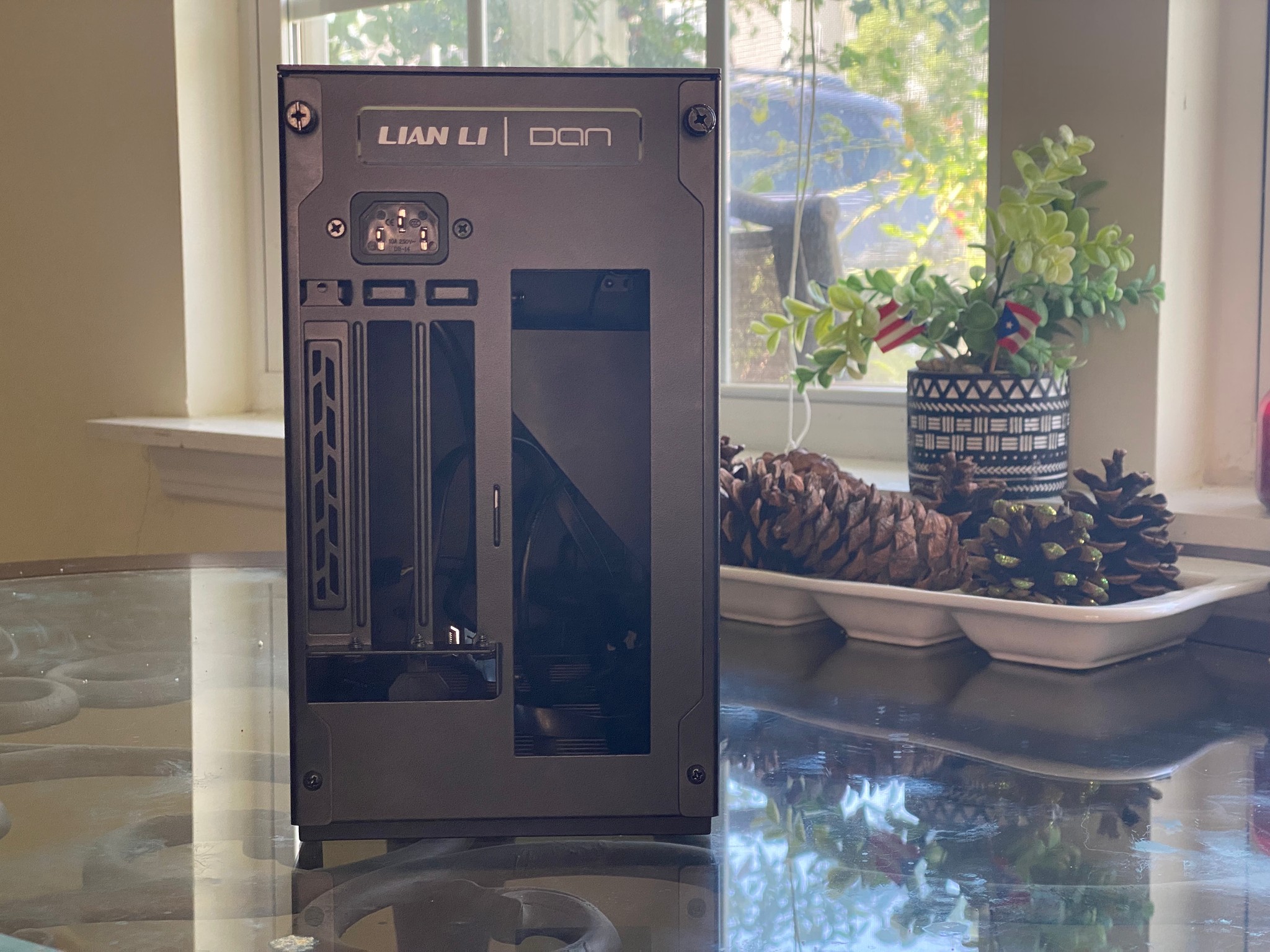 Lian Li Dan A4 H2O (NO RISER INCLUDED)