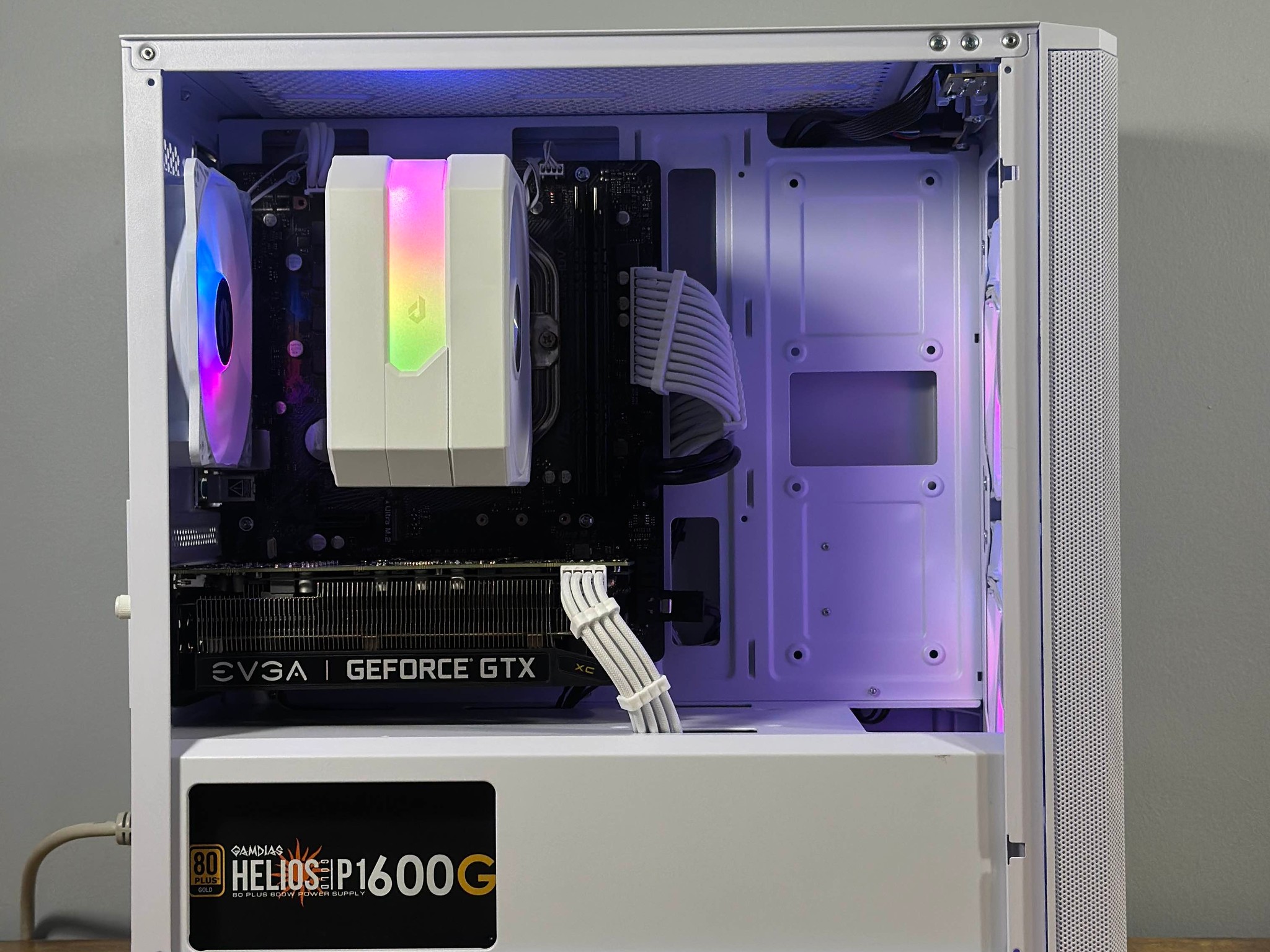 GTX 1660 6GB | Ryzen 5 4500 | 16GB DDR4 | 500GB SSD | Win11 | WIFI | 1080P White Gaming PC