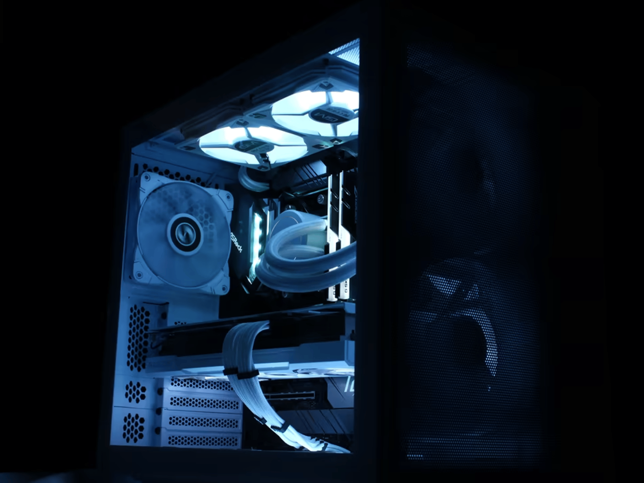 All-White Gaming PC | Ryzen 5 5600x & RX 6700XT