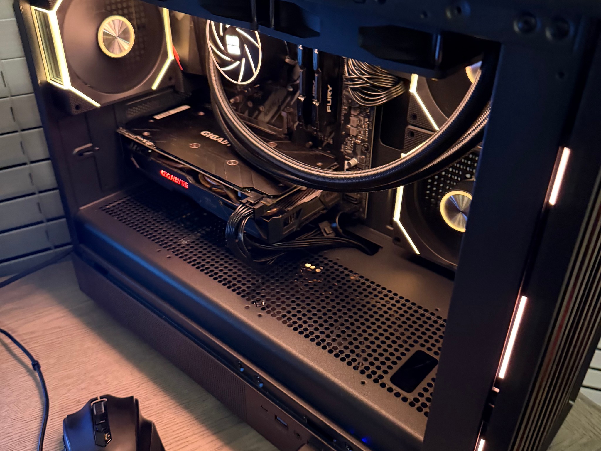 Ryzen 5 2600X | Gigabyte RX 570 4GB | 8GB DDR4 | 512GB SSD | 360mm RGB AIO | WiFi