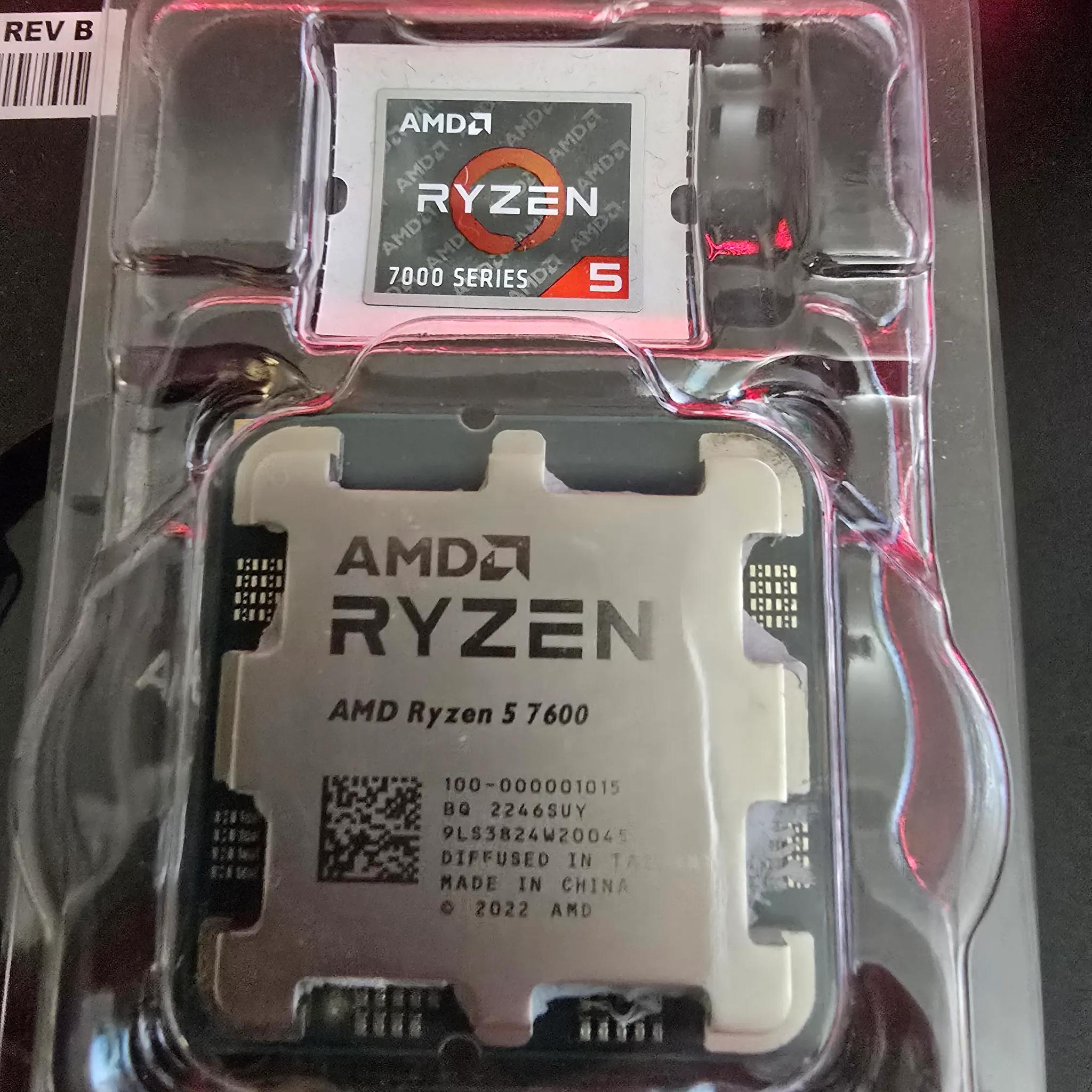AMD Ryzen 5 7600 6-Core, 12-Thread Unlocked Desktop Processor