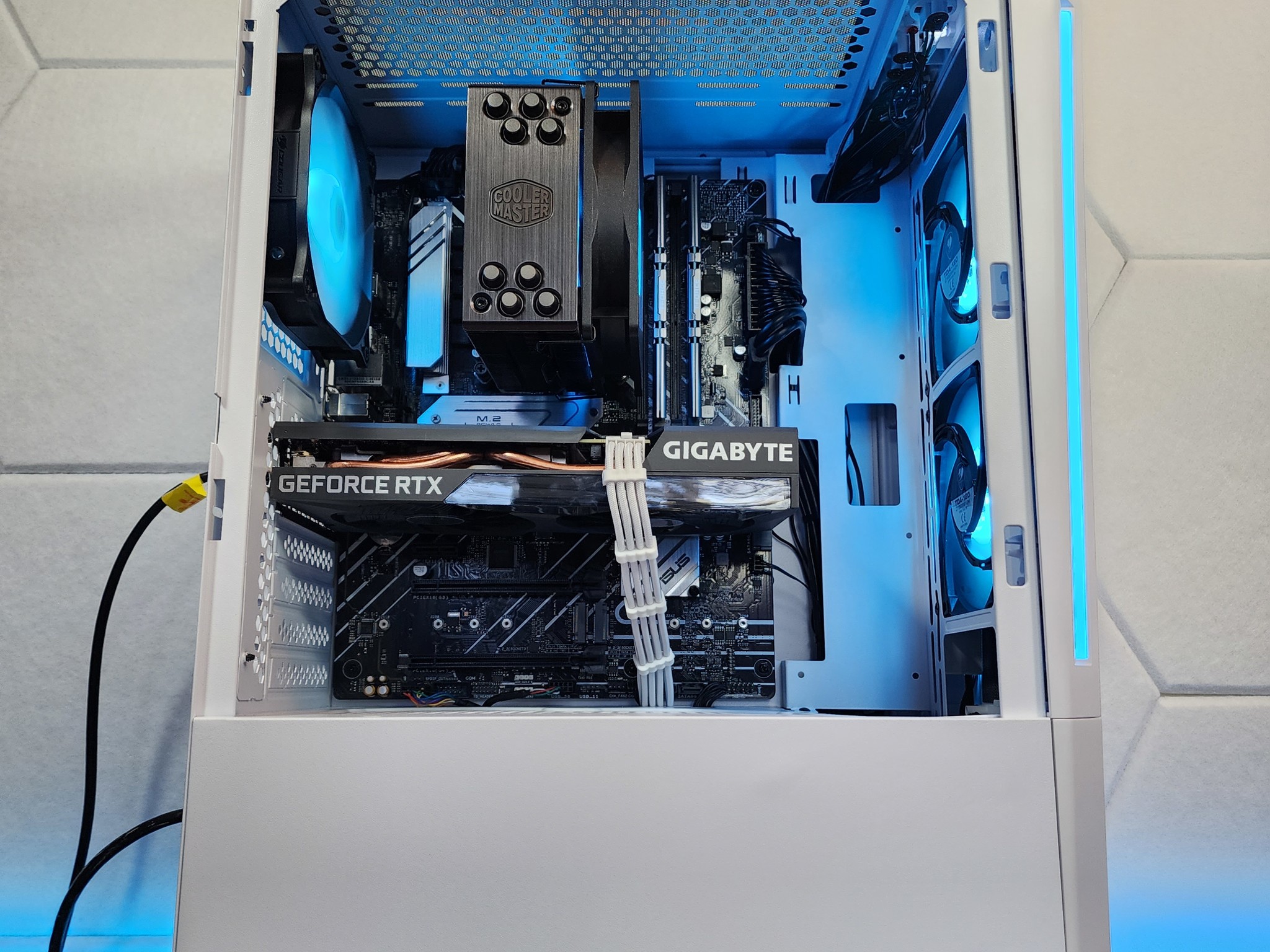 💙🤍RTX 3060 | Core i3 12100F | 16GB 3200MHz | 1TB SSD