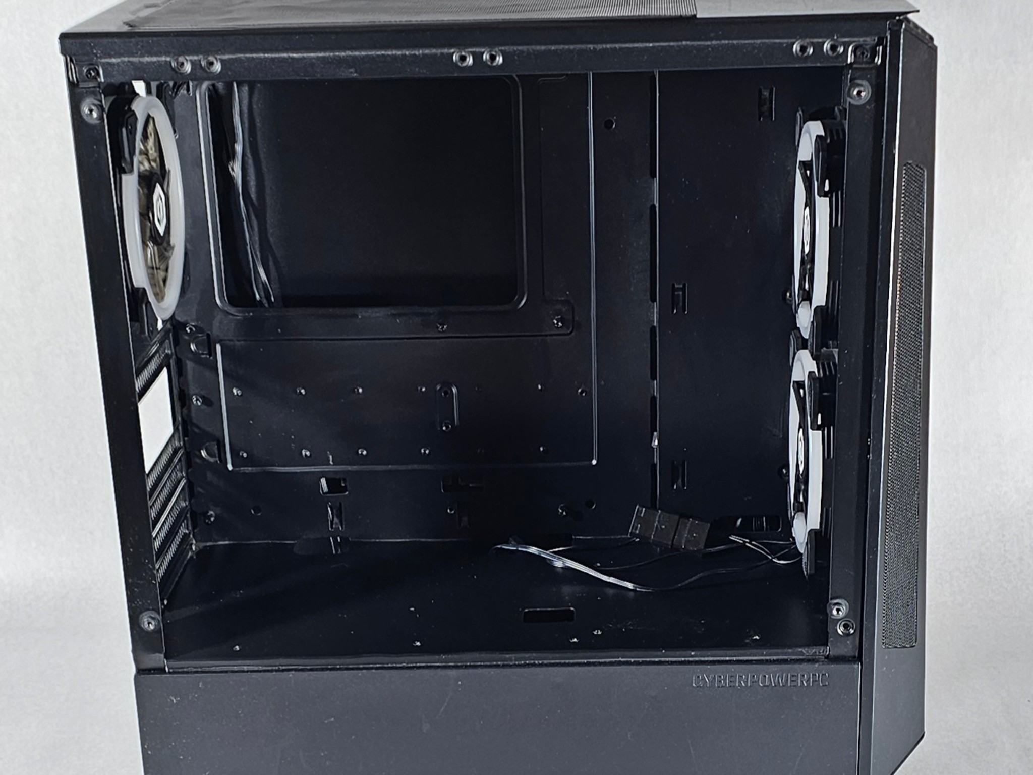CyberPowerPC Gamer Xtreme Mid-Tower ATX PC Case w\ Tempered Glass
