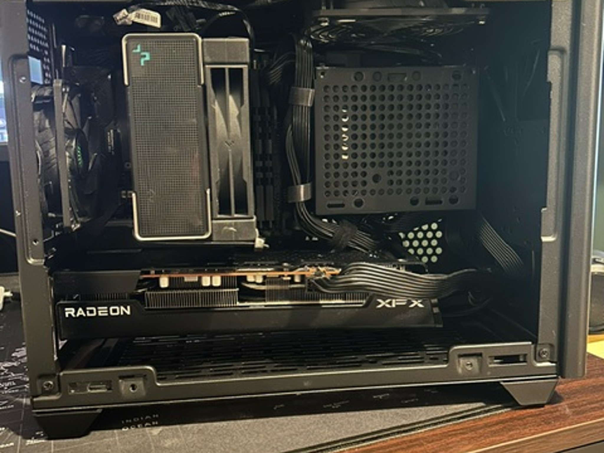 Gaming PC Ryzen 5 2600, XFX 6600xt, 16 gb ram, 750 psw, Asus ROG Strix x570 itx
