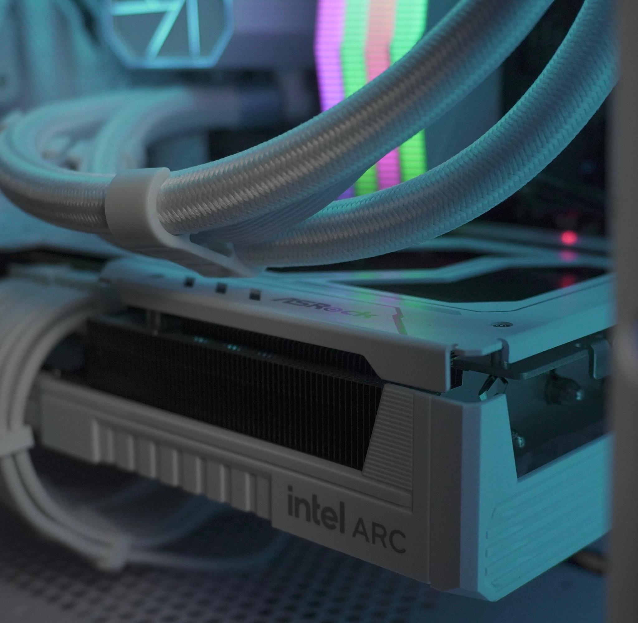 Whiteout Gaming PC | Arc B580 12GB, Core i5-14400F, 32GB DDR4-3200, 512GB NVMe