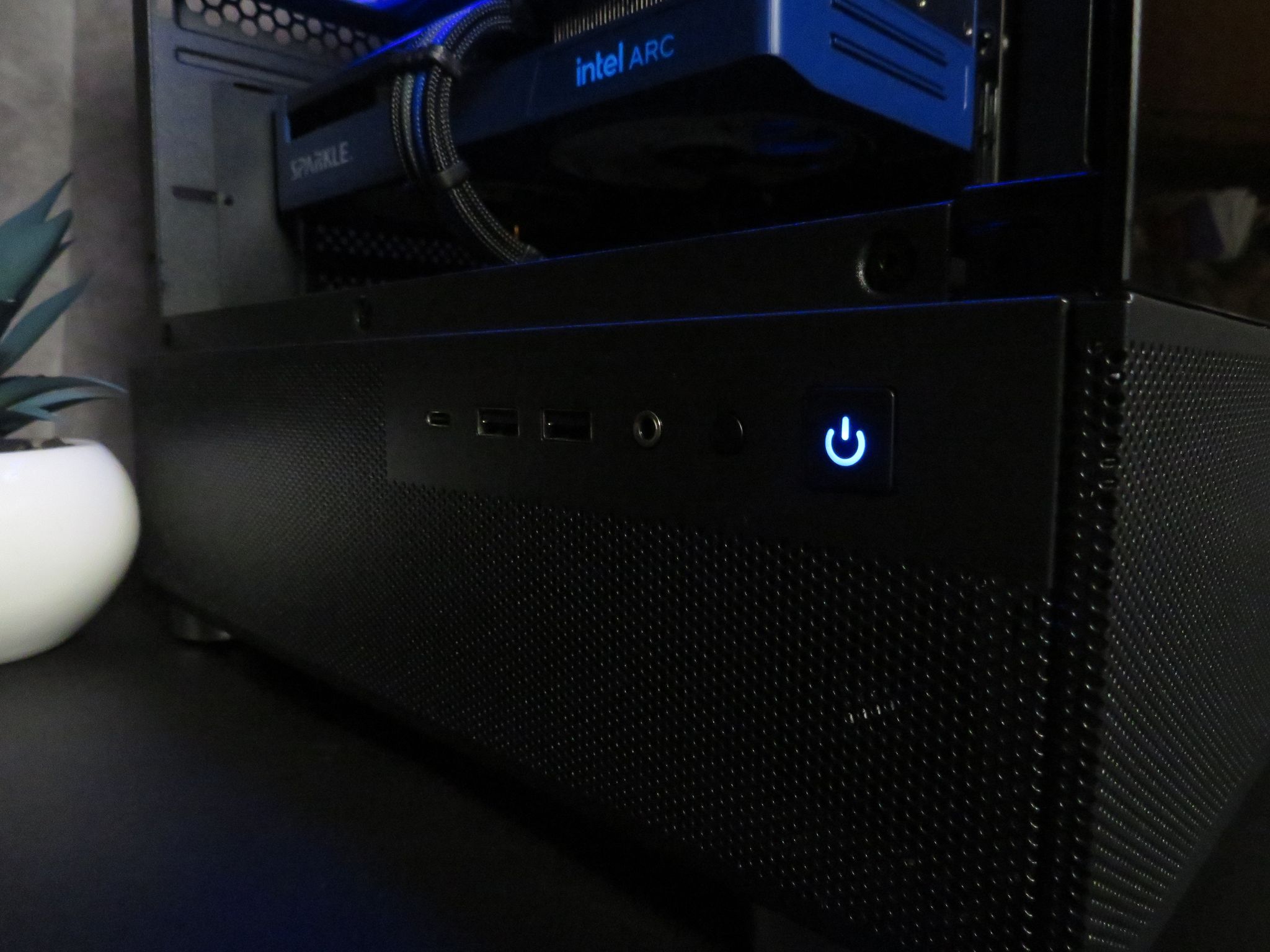 Intel Arc Gaming: Ryzen 5 3600X + Sparkle Arc B570 + 16 GB DDR4 + 1 TB NVME