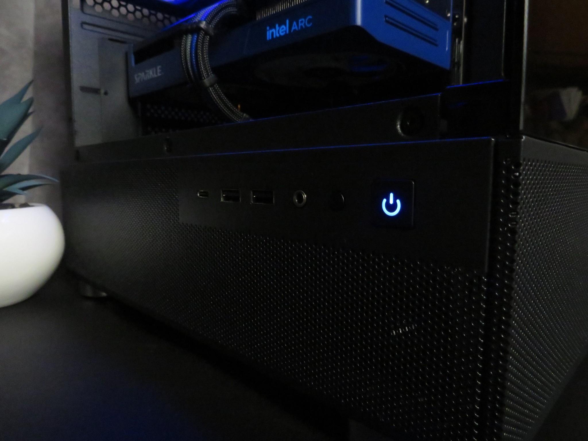 Intel Arc Gaming: Ryzen 5 3600X + Sparkle Arc B570 + 16 GB DDR4 + 1 TB NVME