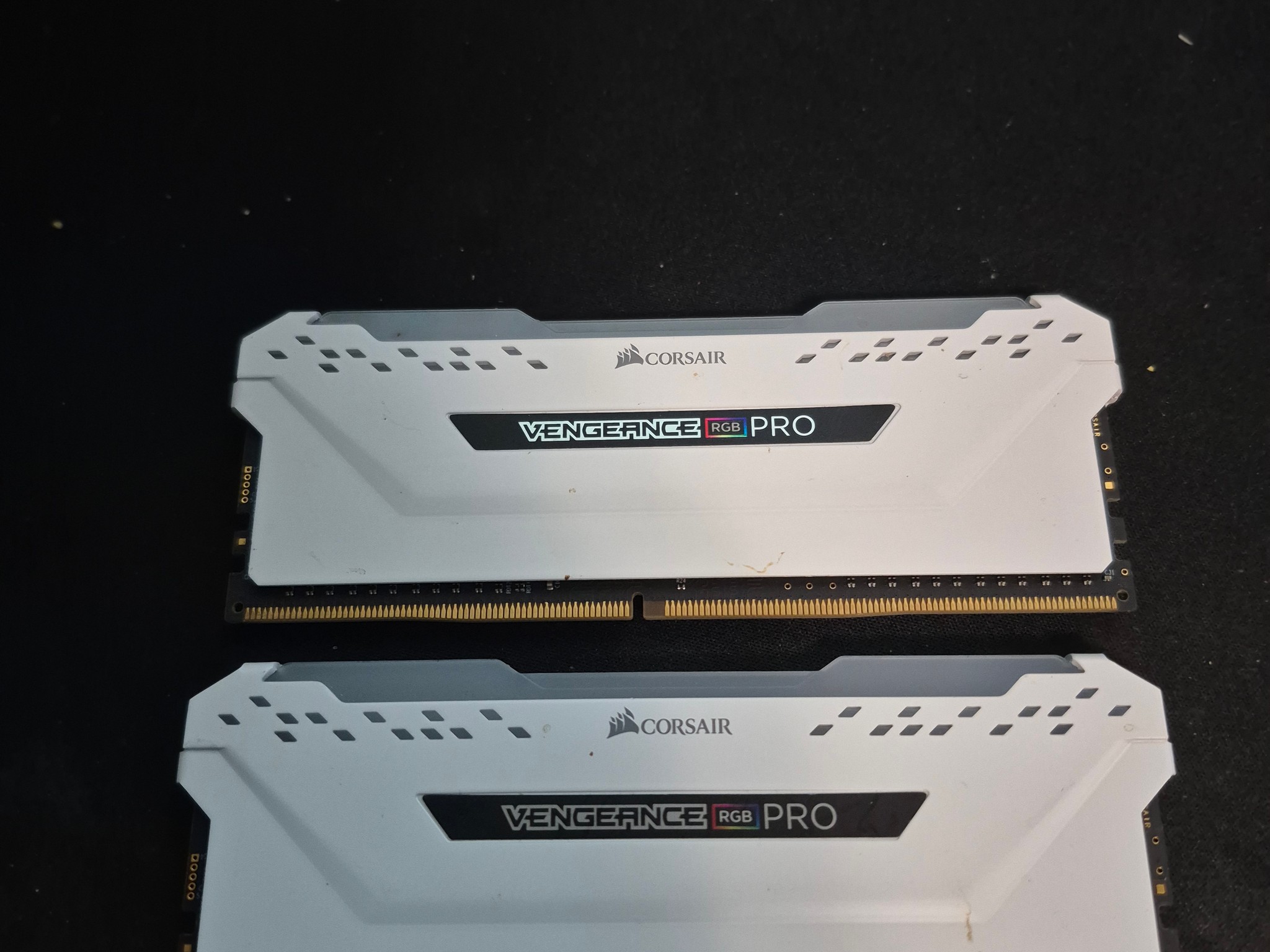 Ddr4 8x2(16gb)Corsair Vengeance Rgb pro