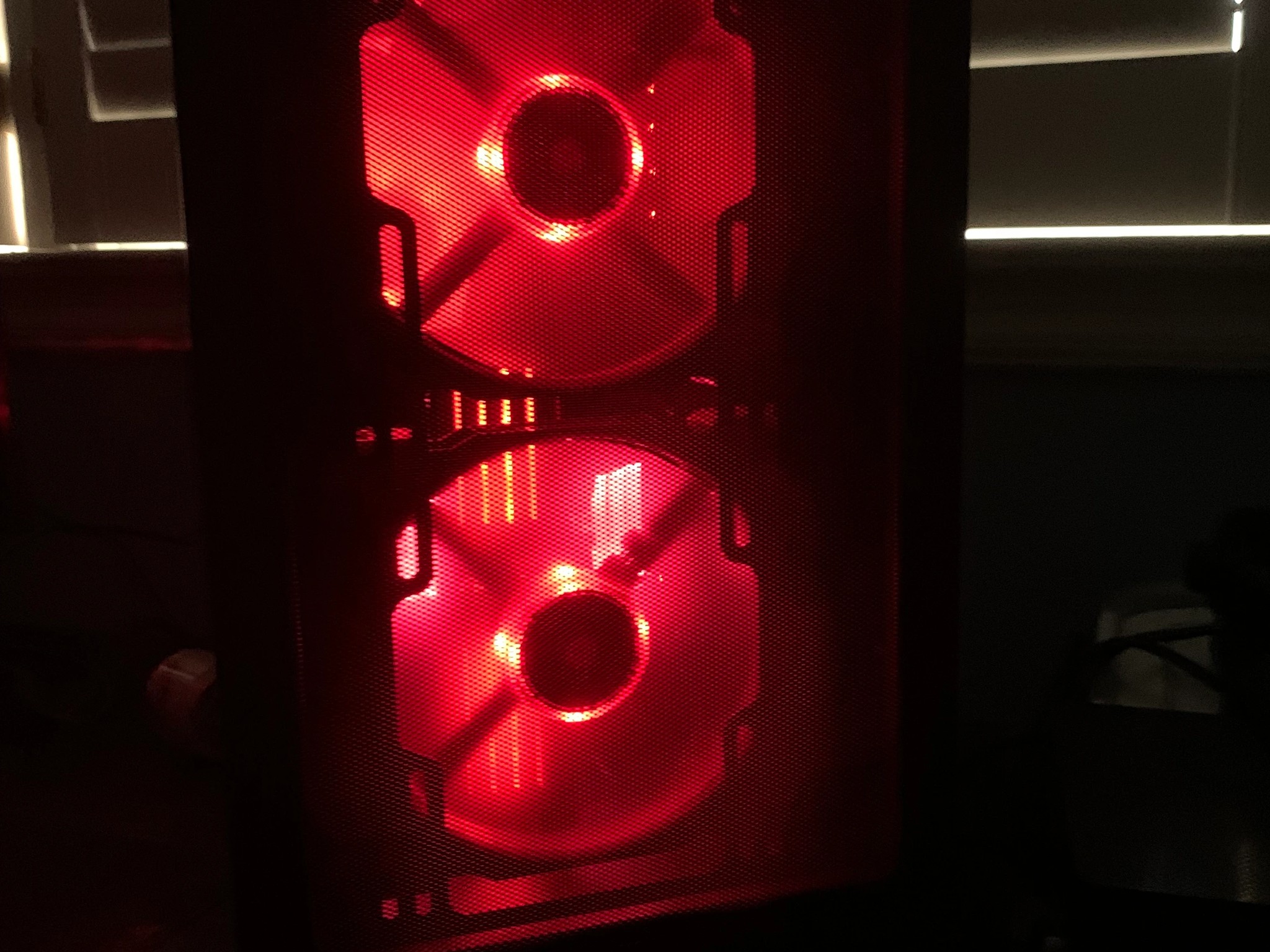 Red Devil|Ryzen 7 3700X|RX 6700XT|32GB|500GB SSD|2TB HDD|Wifi|Windows 10 Pro