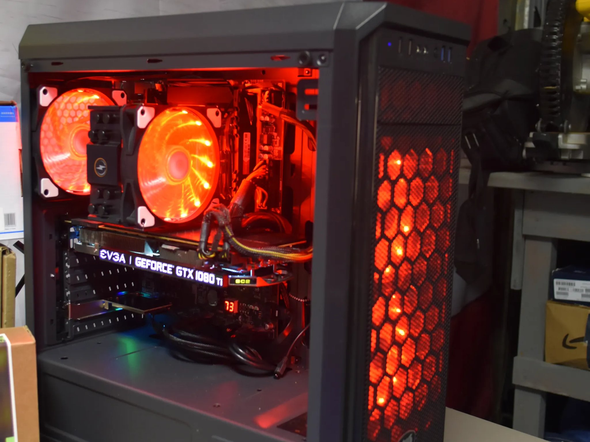 GAMING PC INTEL XEON 2690 16GR RAM GPU 1080TI 11GB 1TBNVME &500GB HHD WIFI 600 W 12 CORES &24THERADS