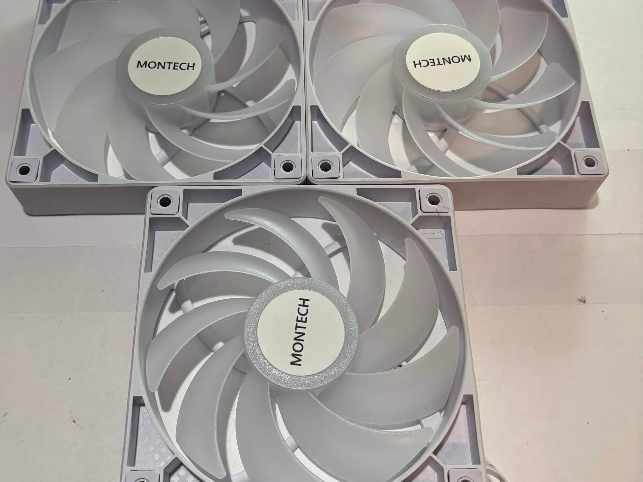 Montech RX120 PWM Fans - Mixed Blade Set (2 Reverse, 1 Standard) White