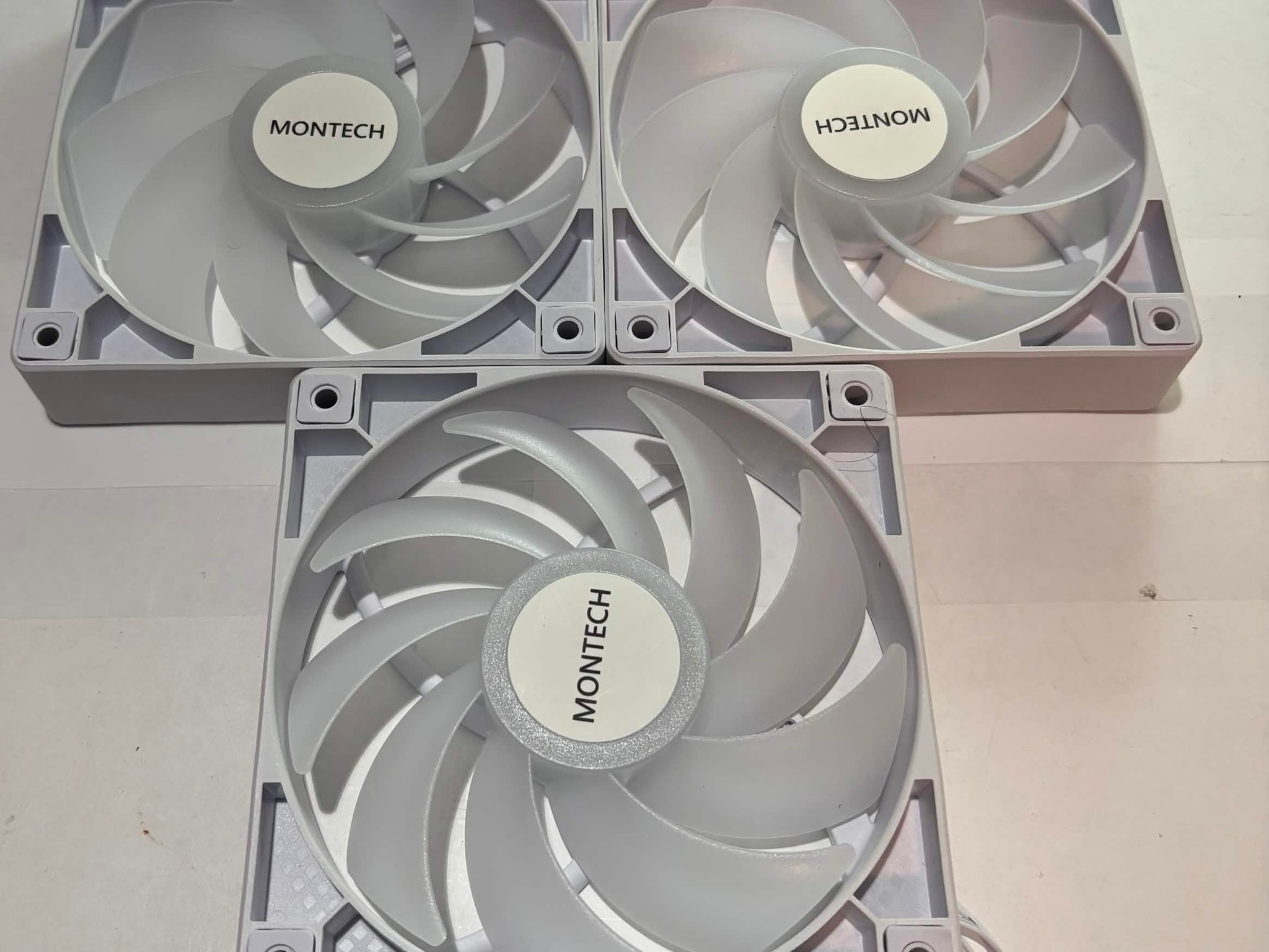 Montech RX120 PWM Fans - Mixed Blade Set (2 Reverse, 1 Standard) White