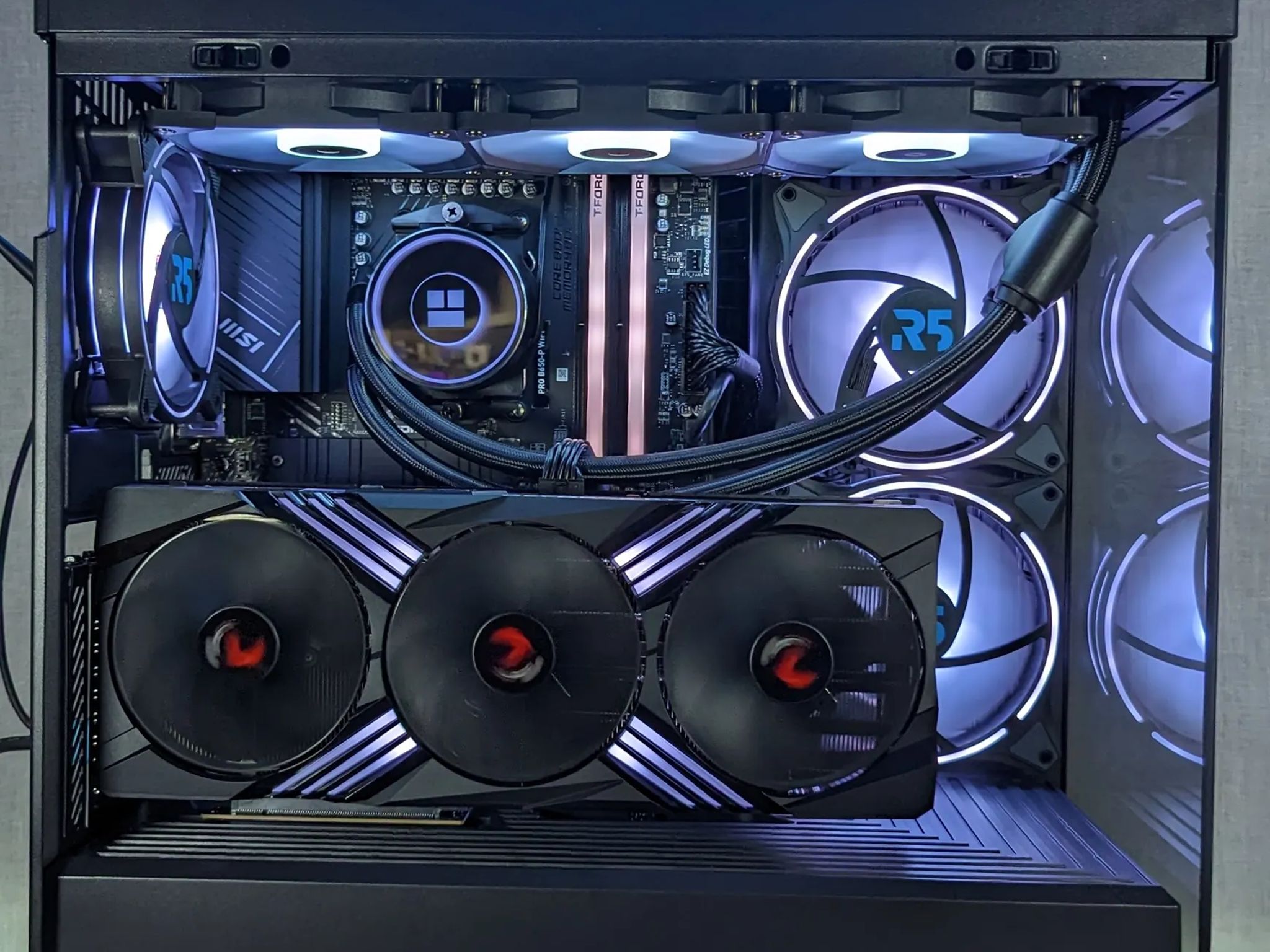 RTX 4080 // Ryzen 9 7950x // 32GB 6000Mhz DDR5 // 2TB Samsung 980 Pro // WiFi