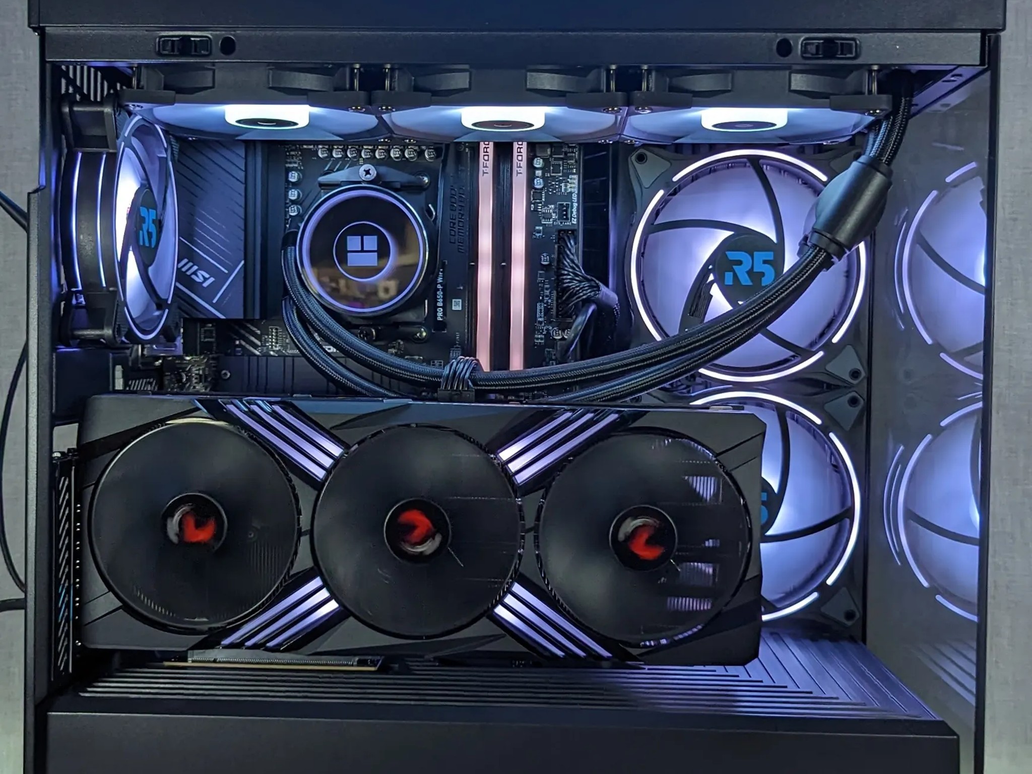 RTX 4080 // Ryzen 9 7950x // 32GB 6000Mhz DDR5 // 2TB Samsung 980 Pro // WiFi