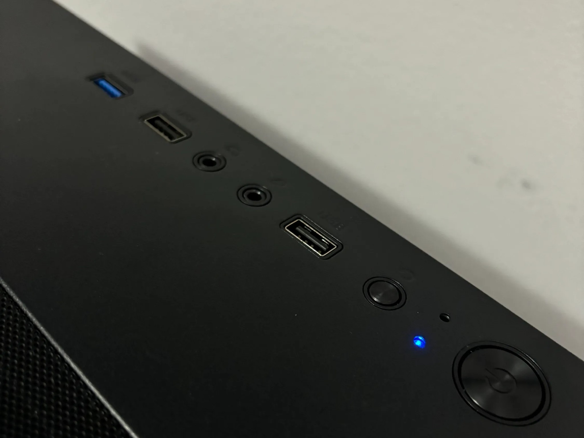 RX 7600XT | Ryzen 5 5600 | 32GB DDR4 RAM | 1TB NVME SSD | 1080P BEAST