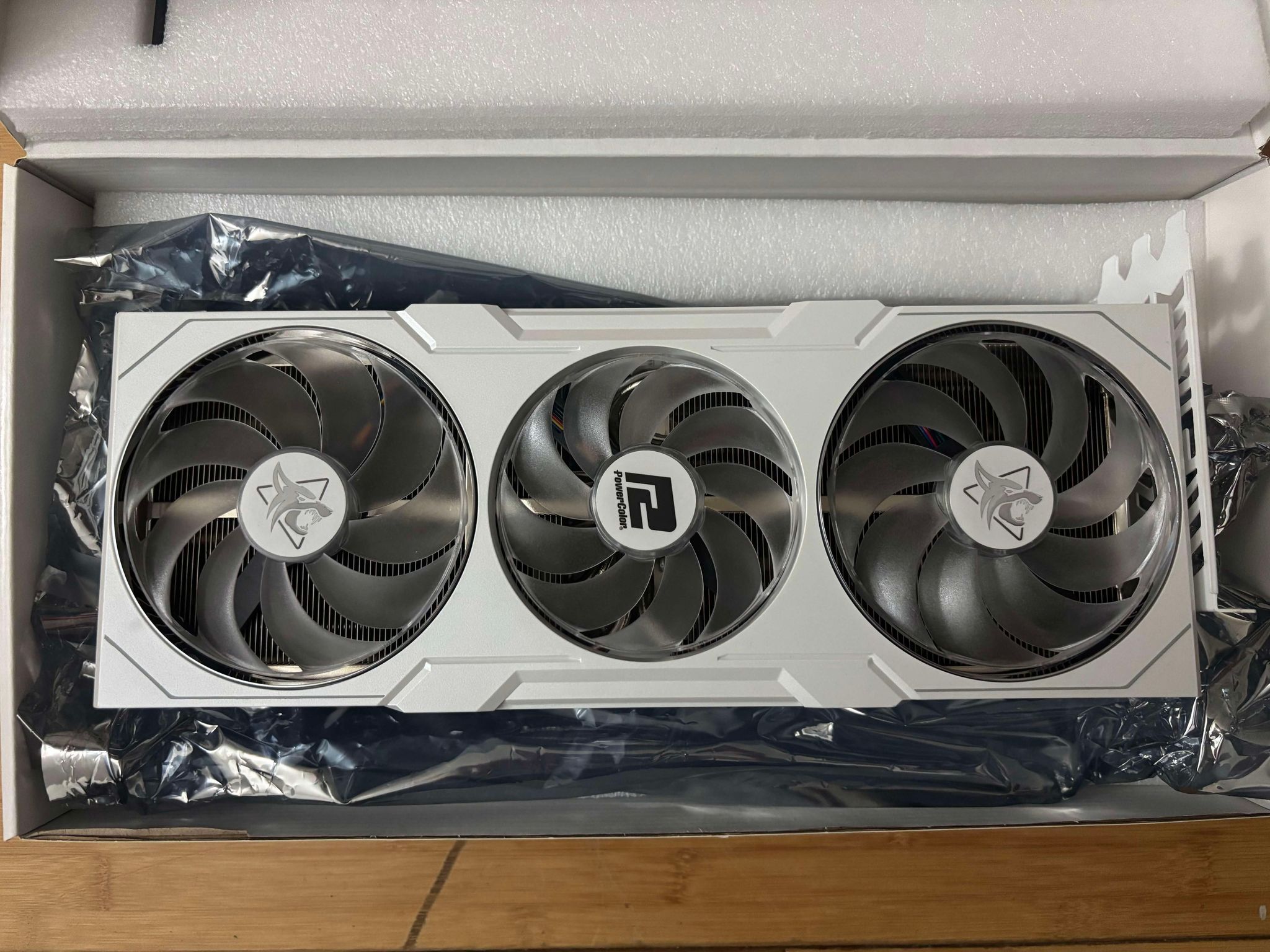 PowerColor Hellhound Spectral White Radeon RX 7900 XTX