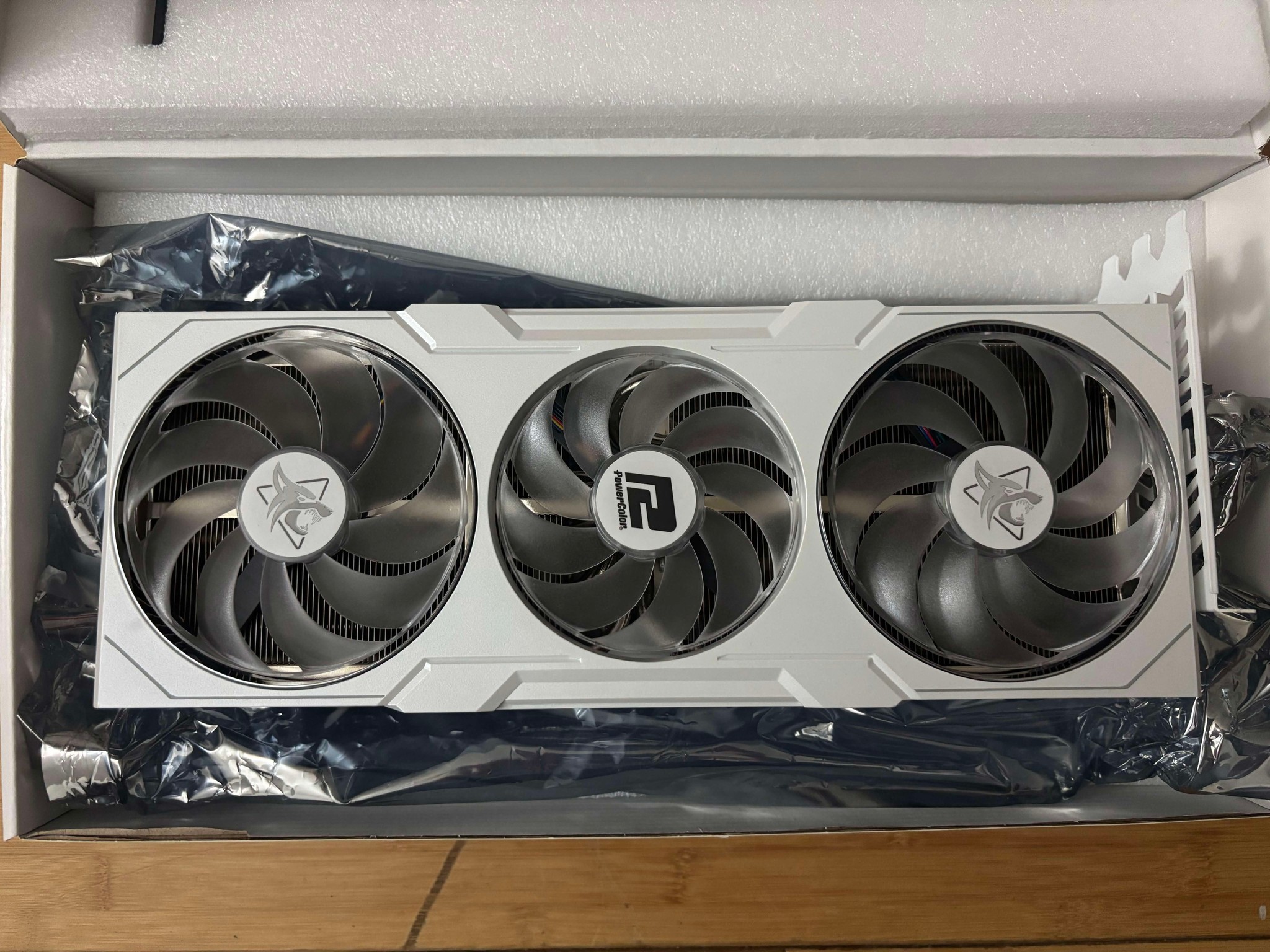 PowerColor Hellhound Spectral White Radeon RX 7900 XTX