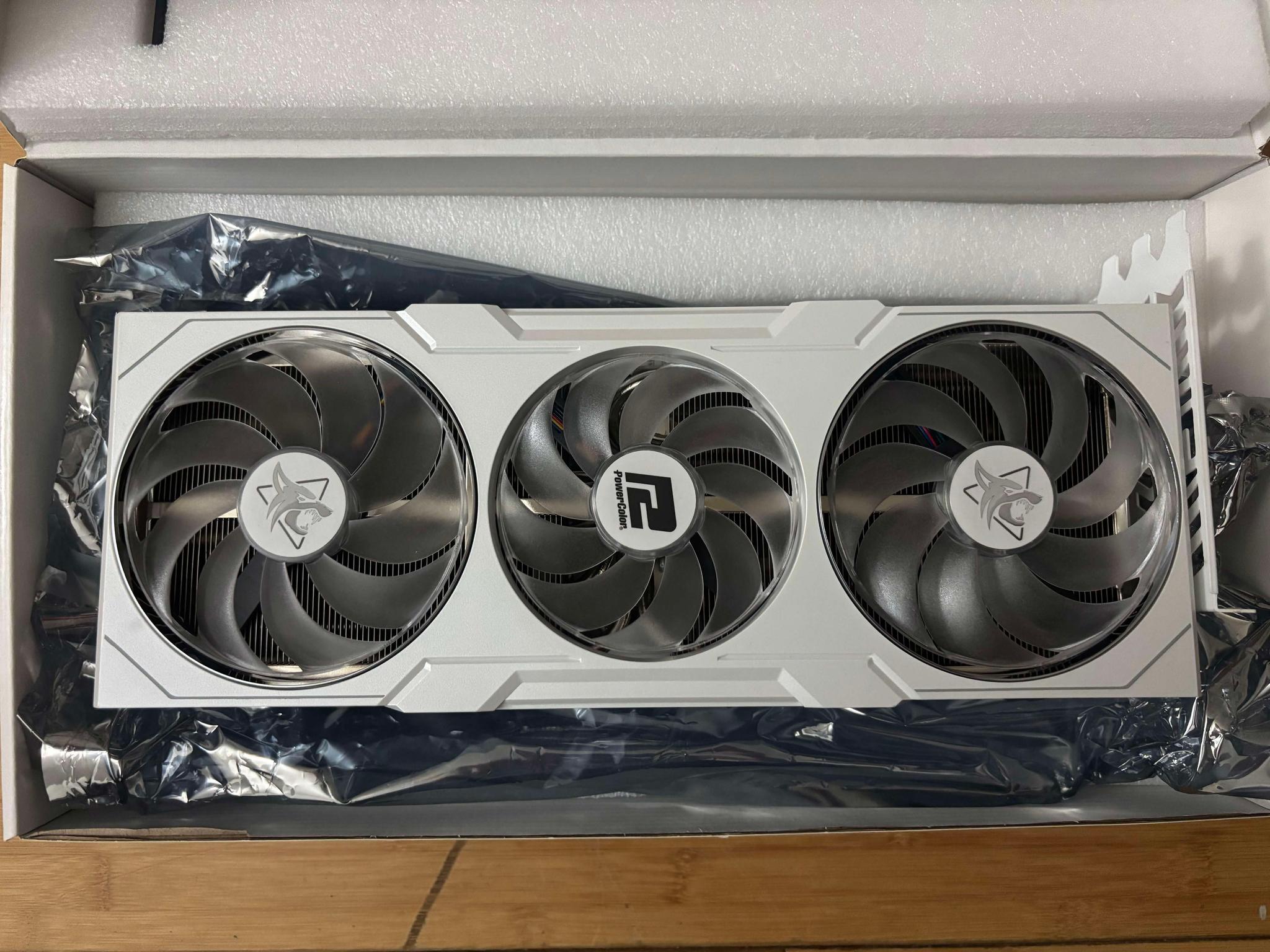 PowerColor Hellhound Spectral White Radeon RX 7900 XTX