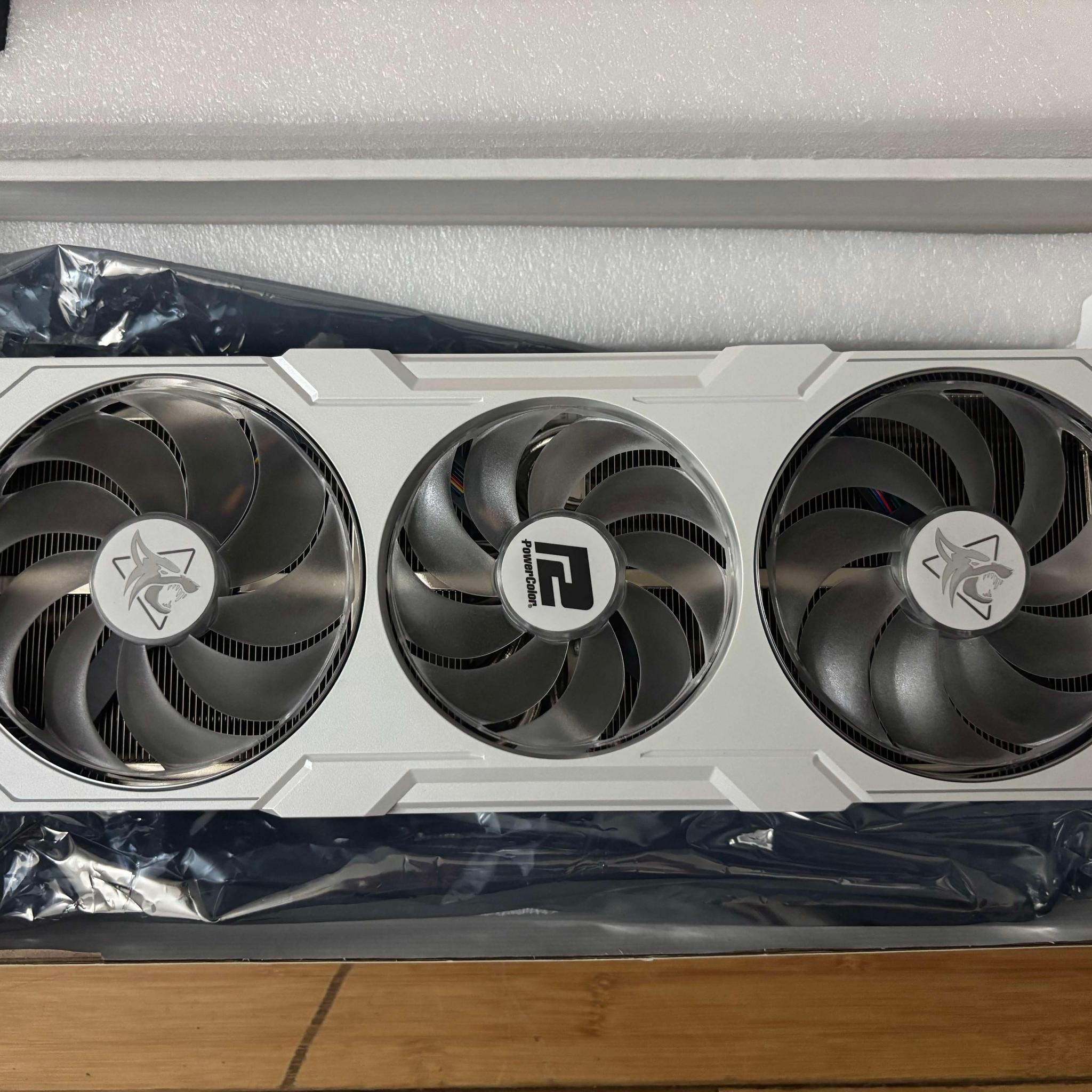PowerColor Hellhound Spectral White Radeon RX 7900 XTX