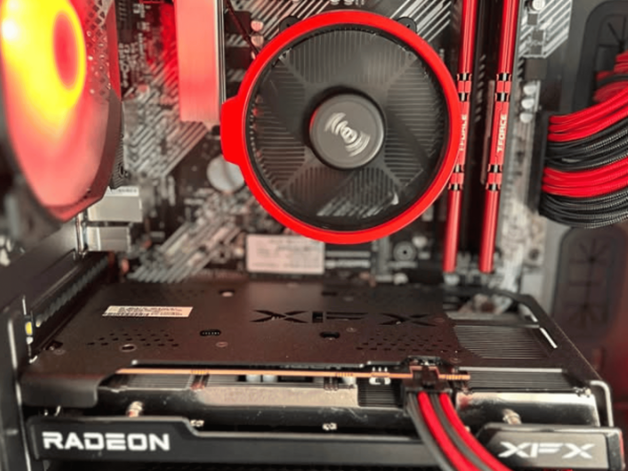 Black and Red Rx 6600/Ryzen 5 5500 PC